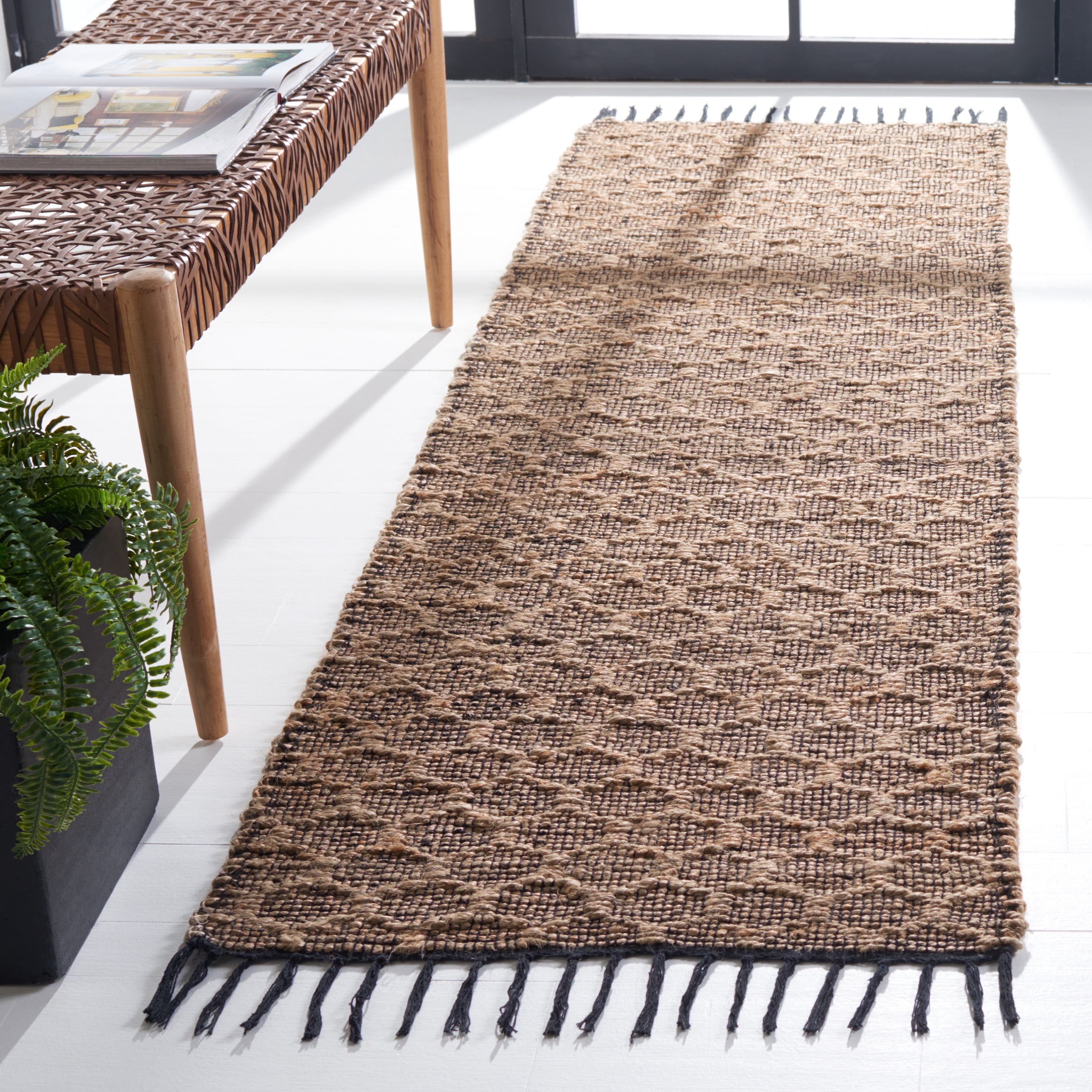SAFAVIEH Cape Cod Fallon Geometric Runner Rug, Black/Natural, 2'3" x 8'