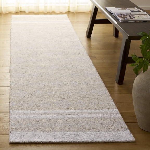 Safavieh Capri Becky Distressed Runner Rug, Ivory/Beige, 2'3" x 9'