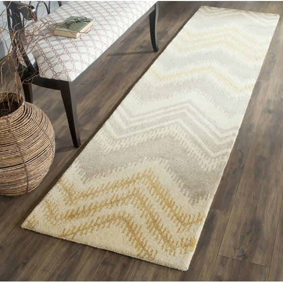 SAFAVIEH Capri Robynne Chevron Wool Runner Rug, Gray/Gold, 2'3" x 9'