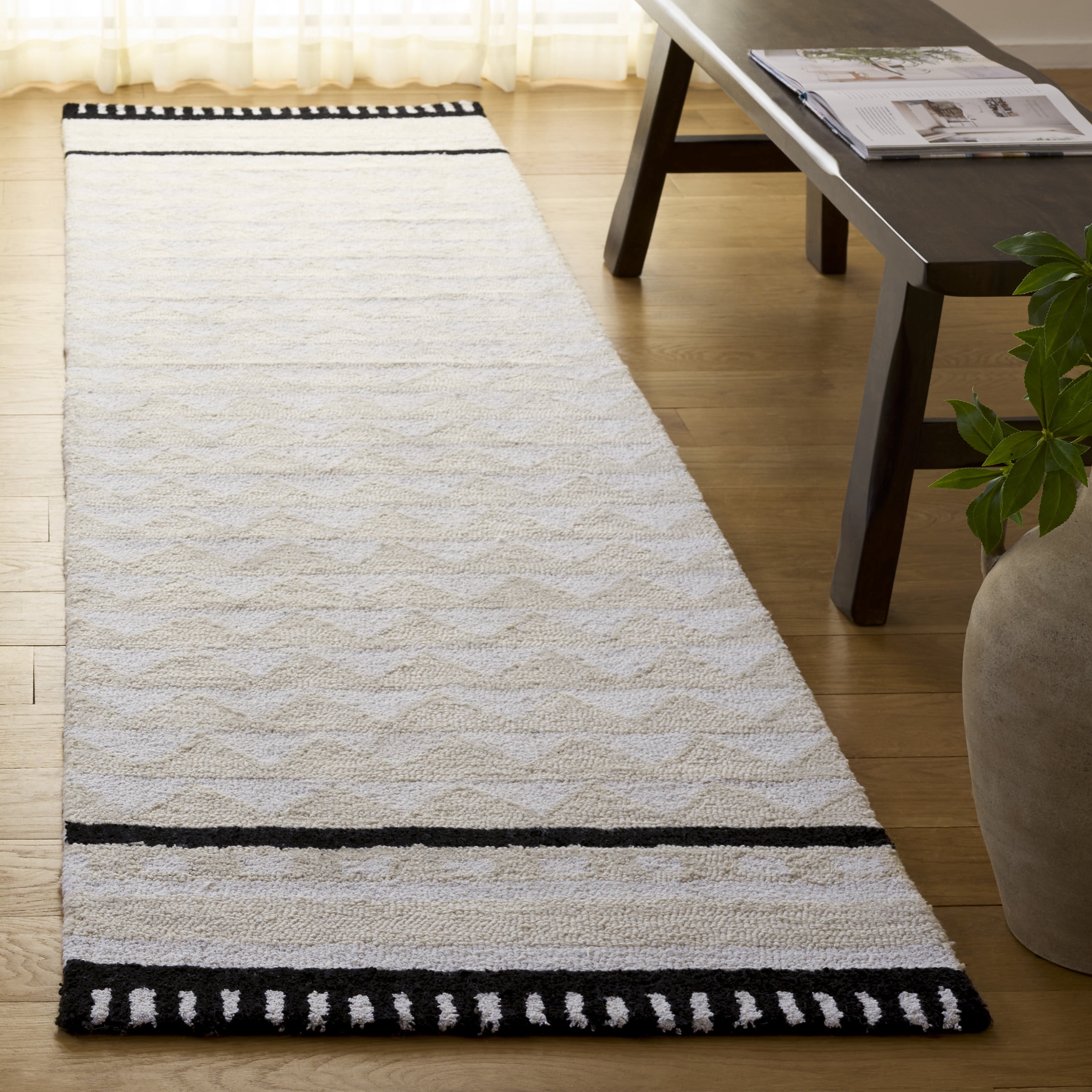 Safavieh Capri Jampa Southwestern Runner Rug, Ivory/Beige, 2'3" x 9'