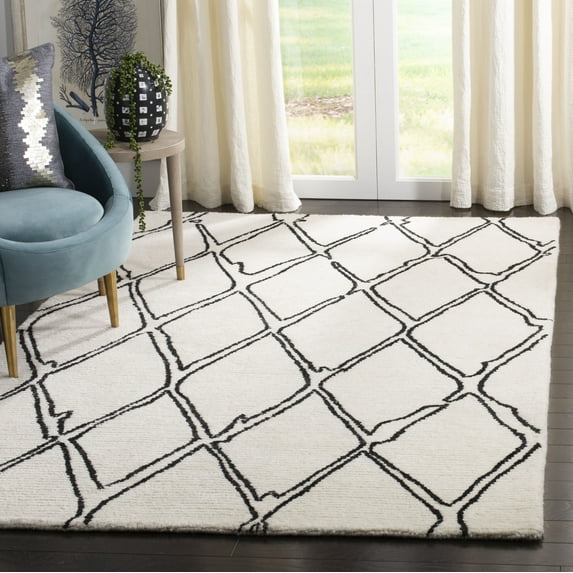SAFAVIEH Casablanca Amilia Geometric Diamonds Wool Shag Area Rug, Ivory/Black, 4' x 6'