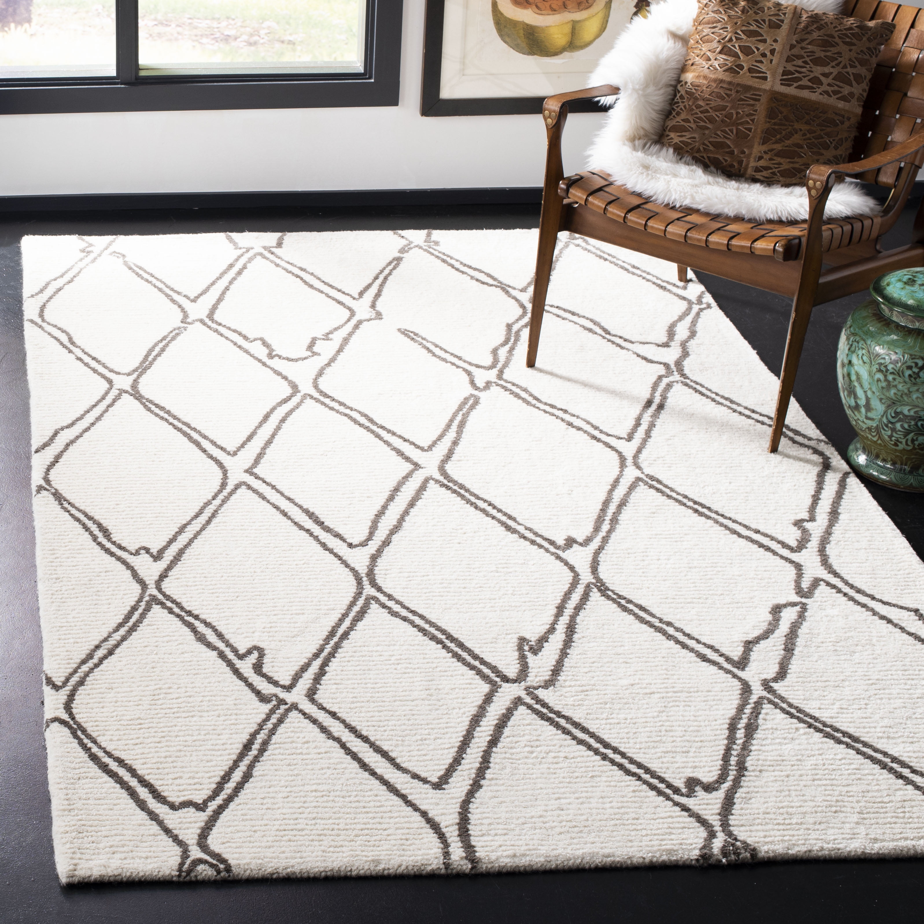 SAFAVIEH Casablanca Amilia Geometric Diamonds Wool Shag Area Rug, Ivory/Grey, 5' x 8'