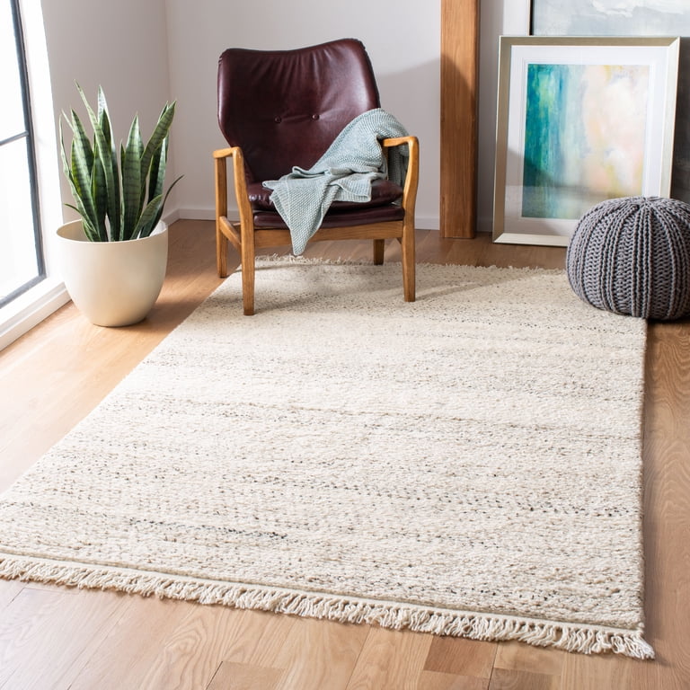 Safavieh Casablanca Collection Area Rug, 6' X 9', Beige, Handmade Moroccan Wool Shag - Ideal For Living Room, Bedroom