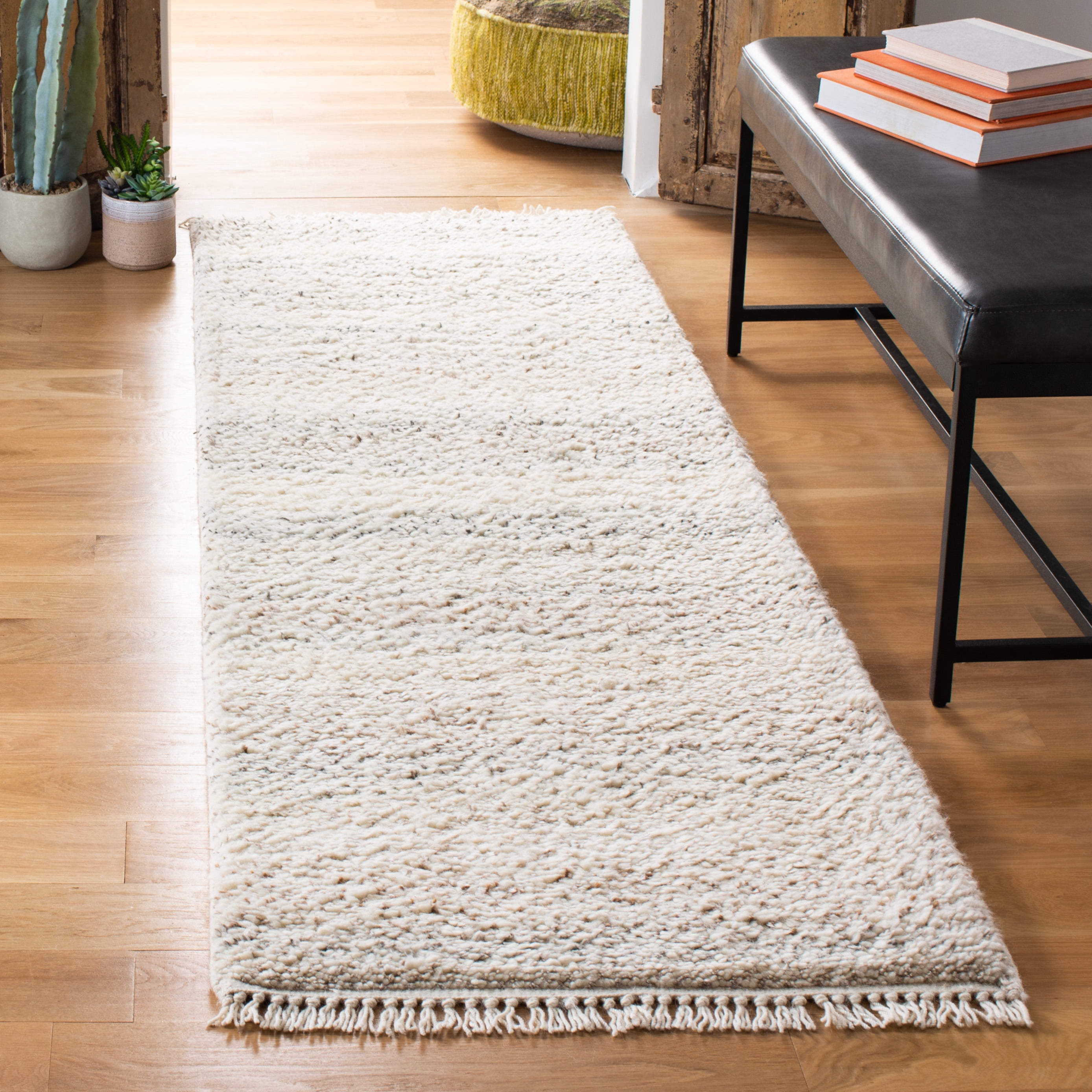 SAFAVIEH Casablanca Axel Solid Wool Shag Runner Rug, Beige, 2'3" x 8'