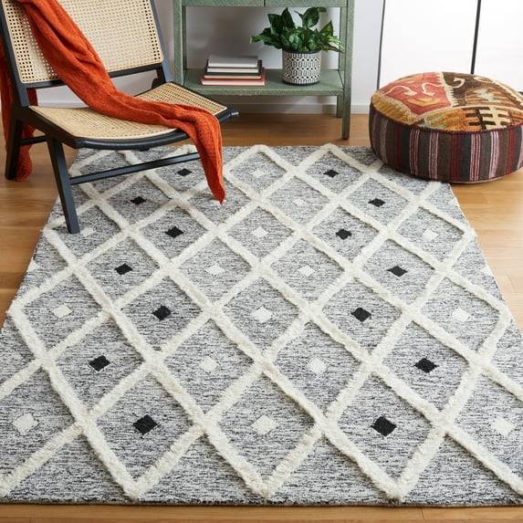 SAFAVIEH Casablanca Cara Diamond Area Rug, Black/Ivory, 5' x 8'
