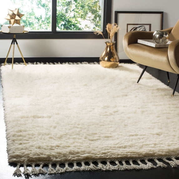 SAFAVIEH Casablanca Cennetig Solid Plush Wool Area Rug, Ivory, 4' x 6'