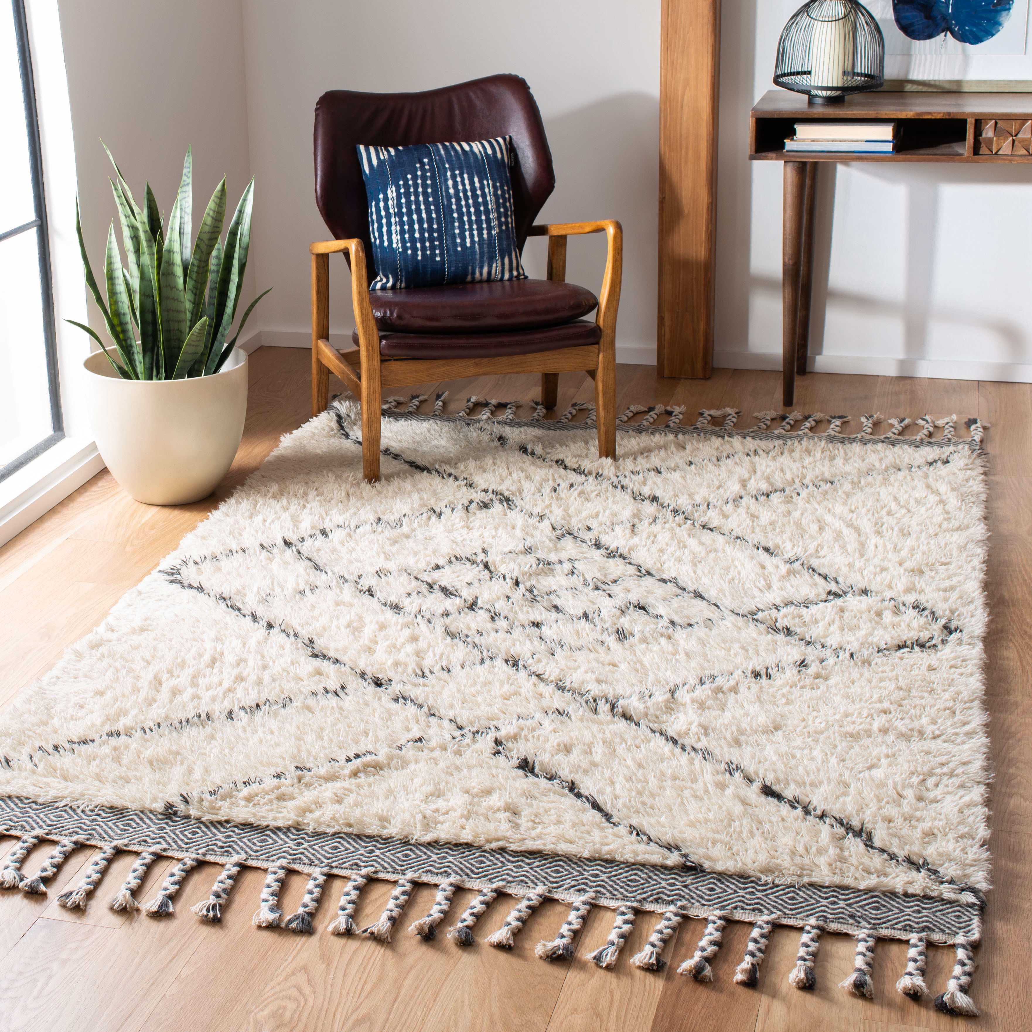 Handmade Ivory Wool Shag 5' x 8' Area Rug with Tasseled Ends