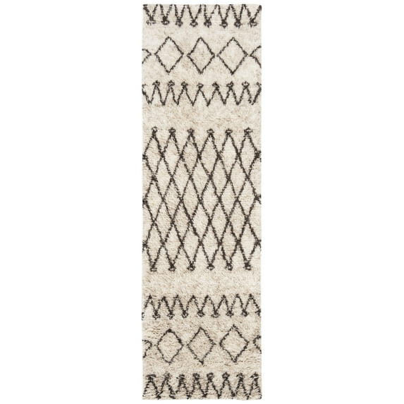 SAFAVIEH Casablanca Domhnall Southwestern Shag Runner Rug, Ivory/Black, 2'3" x 6'