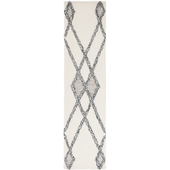 SAFAVIEH Casablanca Everitt Diamond Runner Rug, Ivory/Black, 2'3" x 9'