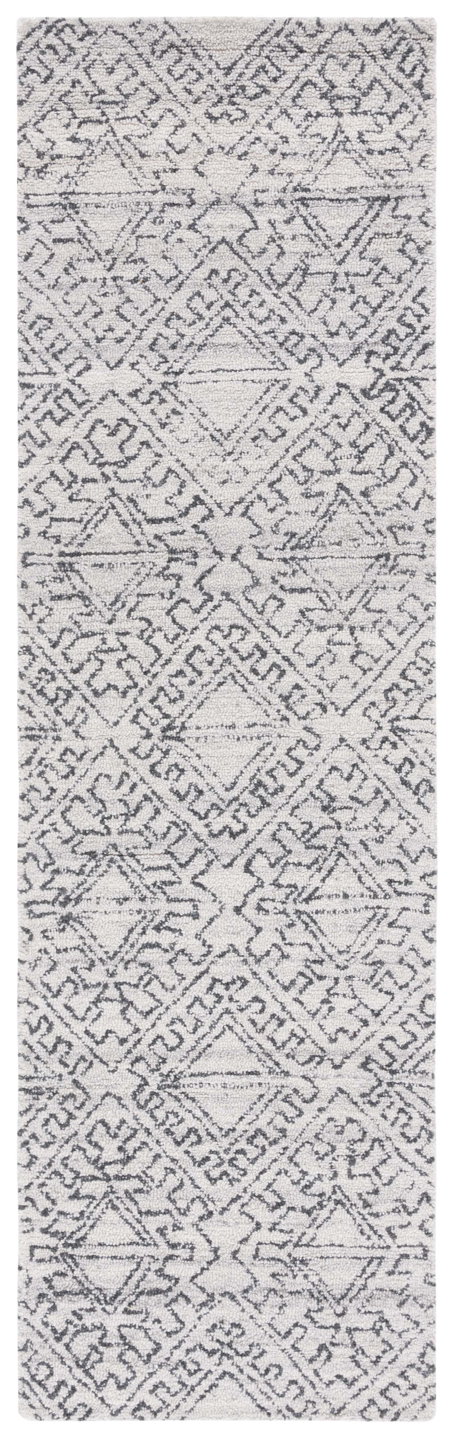 SAFAVIEH Casablanca Finnian Diamond Runner Rug, Ivory/Black, 2'3" x 8'