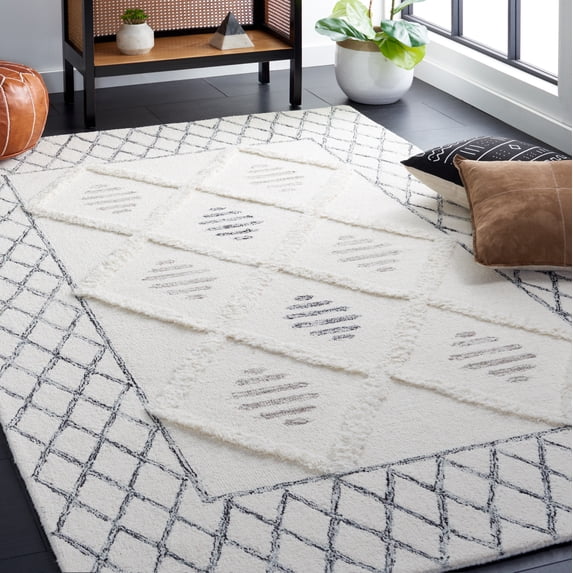 SAFAVIEH Casablanca Gabriel Medallion Area Rug, Ivory/Black, 5' x 8'