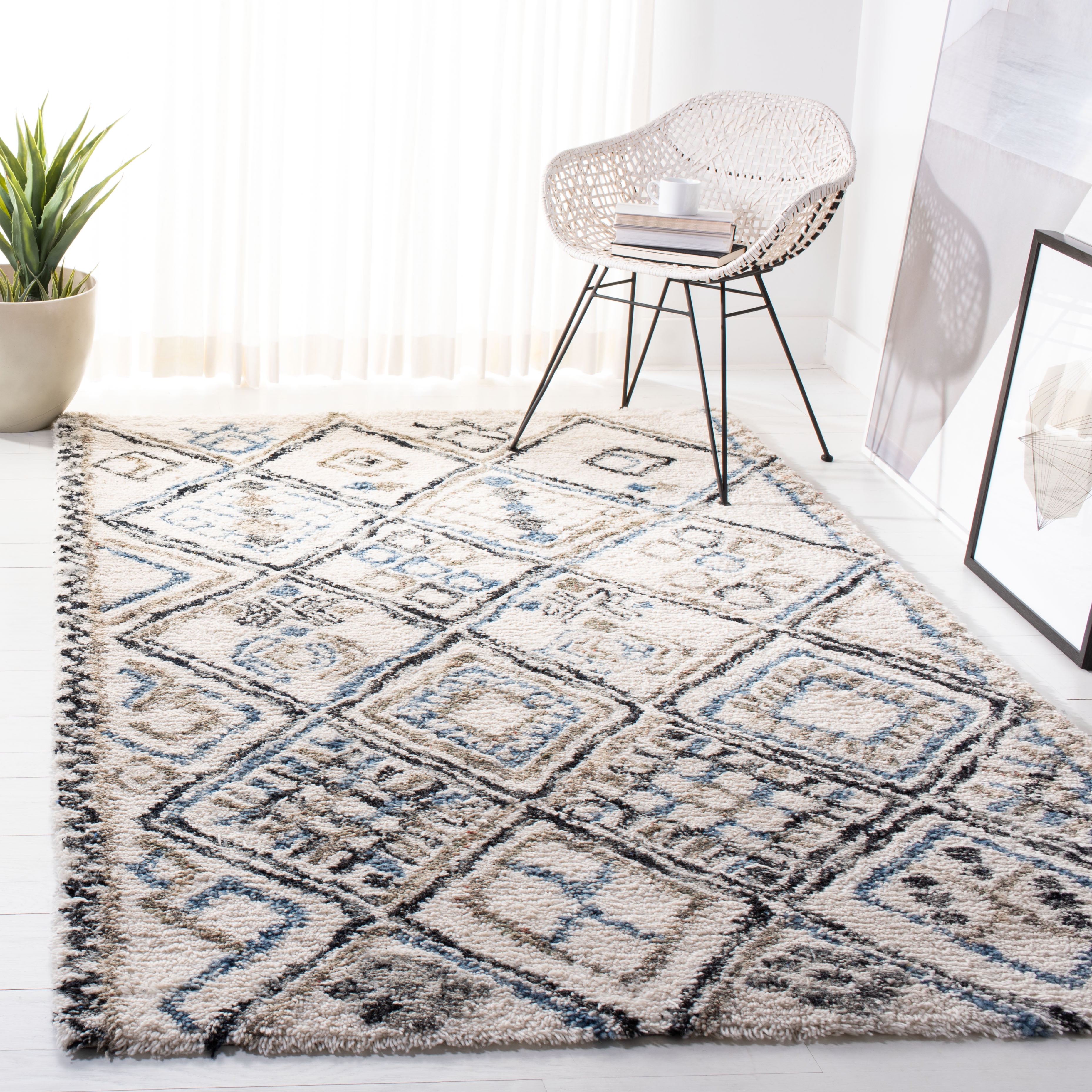 Black and Ivory 4' x 6' Hand-Tufted Wool Shag Rug