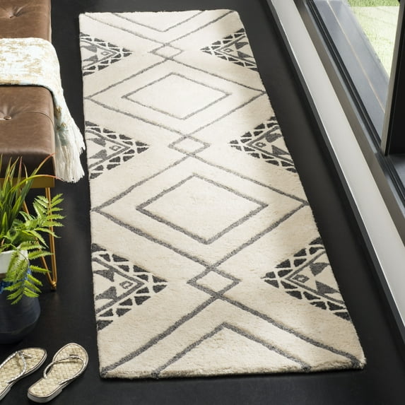 SAFAVIEH Casablanca Jannine Geometric Shag Runner Rug, Ivory/Grey, 2'3" x 8'