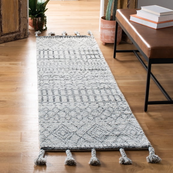 SAFAVIEH Casablanca Jasna Geometric Wool Shag Runner Rug, Ivory/Navy, 2'3" x 8'