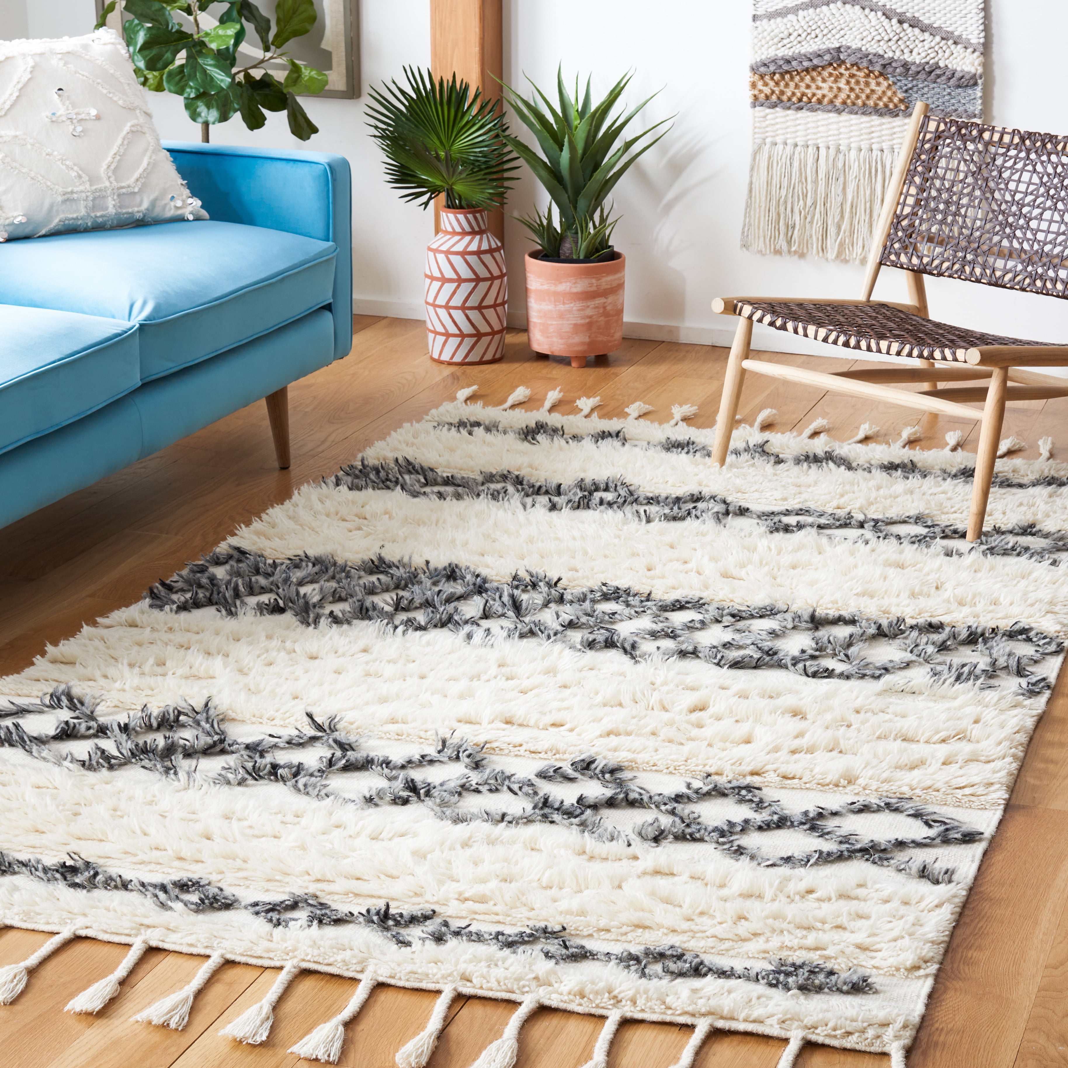 SAFAVIEH Casablanca Lalia Geometric Area Rug, Ivory/Dark Gray, 5' x 8'