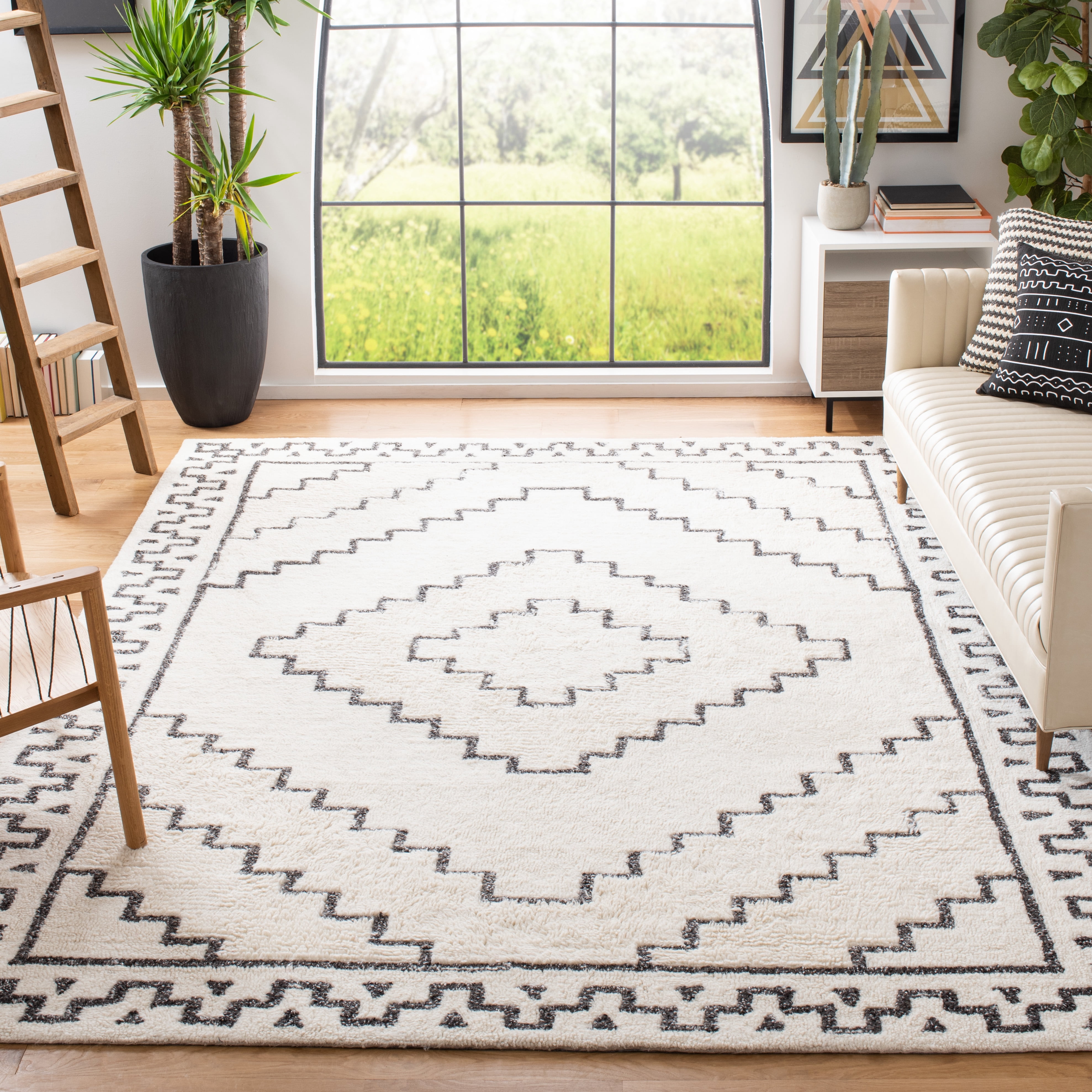 SAFAVIEH Casablanca Lidija Geometric Area Rug, Ivory/Black, 9' x 12'