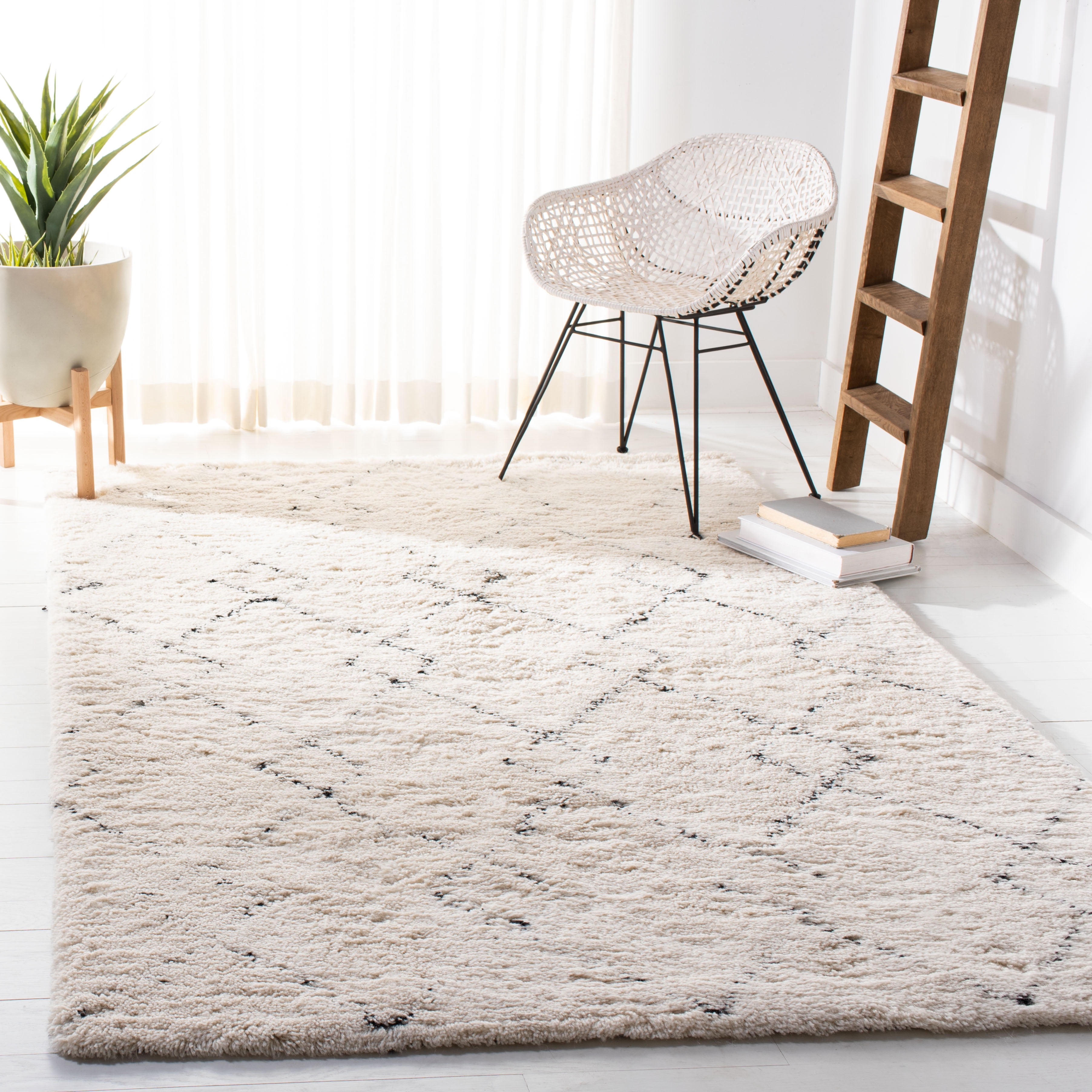 Ivory and Black Hand-Tufted Wool Shag Area Rug, 5' x 8'