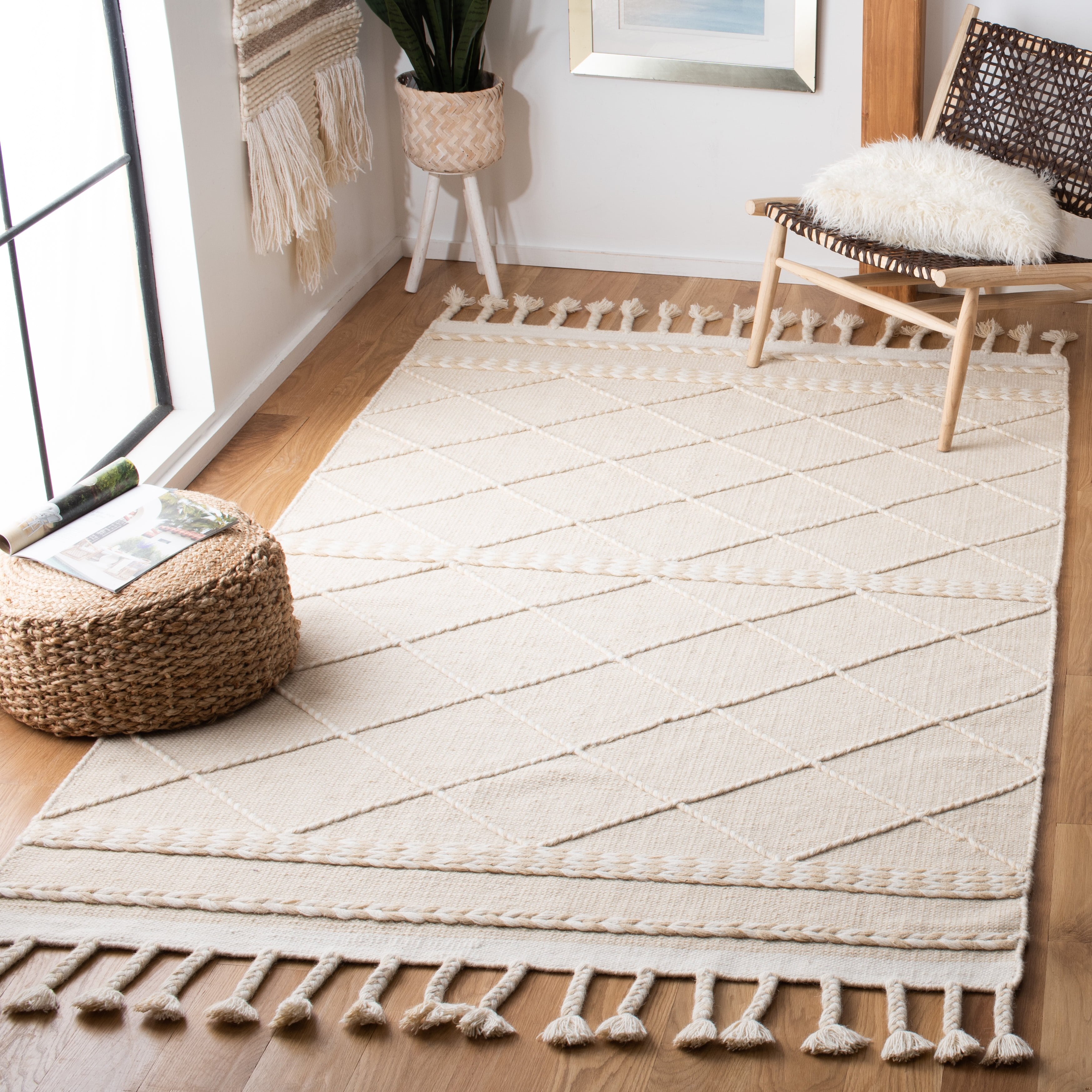SAFAVIEH Casablanca Roswell Geometric Area Rug, Beige/Ivory, 3' x 5'