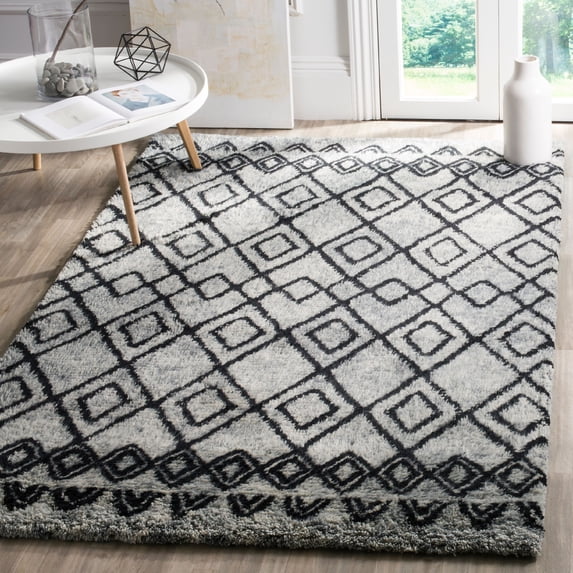 SAFAVIEH Casablanca Ryder Southwestern Shag Area Rug, Grey/Charcoal, 4' x 6'