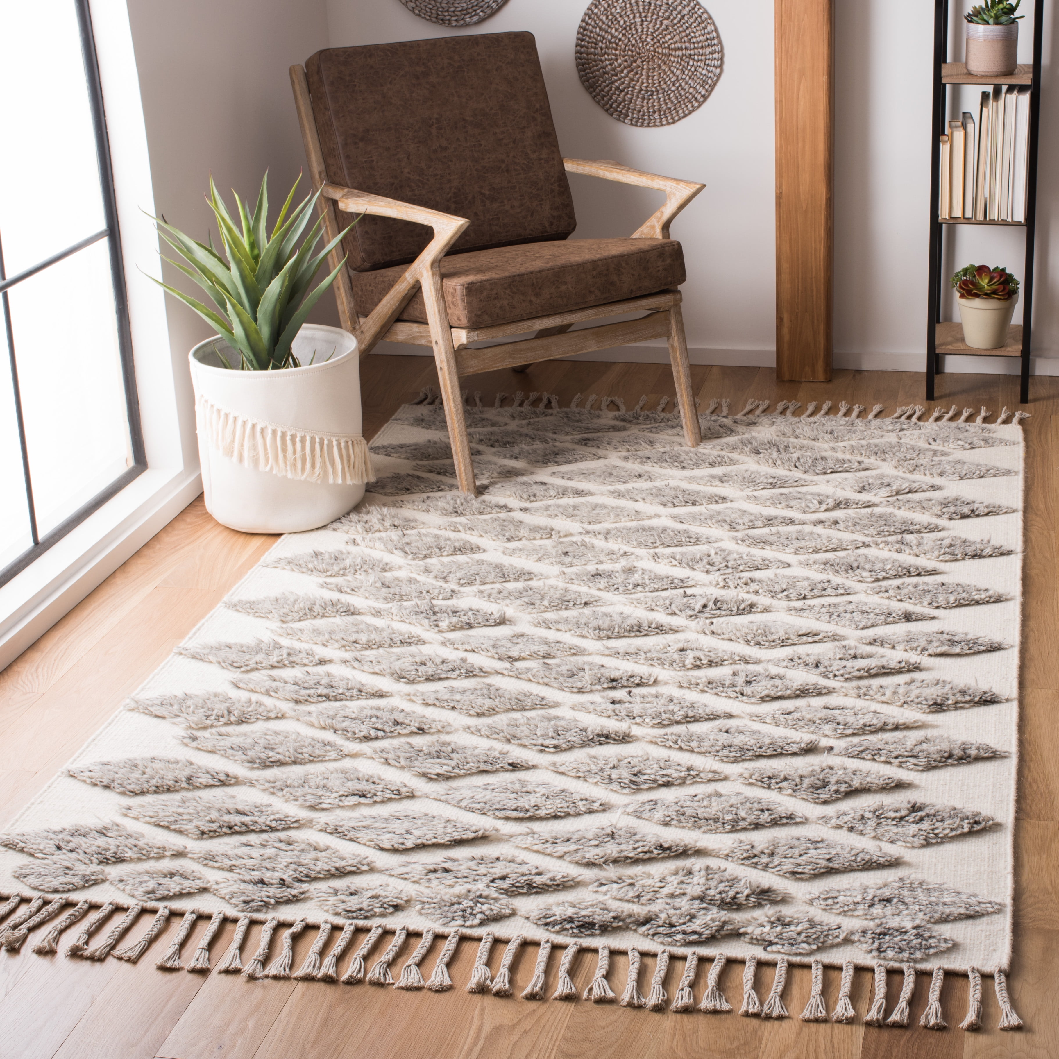 SAFAVIEH Casablanca Winona Solid Geometric Wool Shag Area Rug, Grey/Beige, 5' x 8'