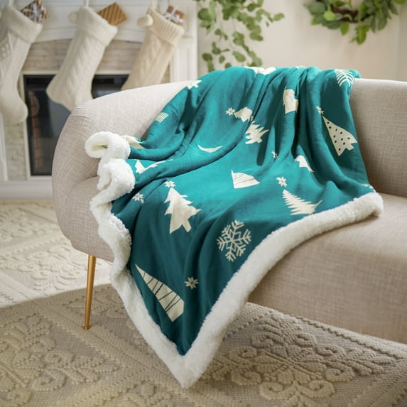 SAFAVIEH Cedar Sherpa Throw Green