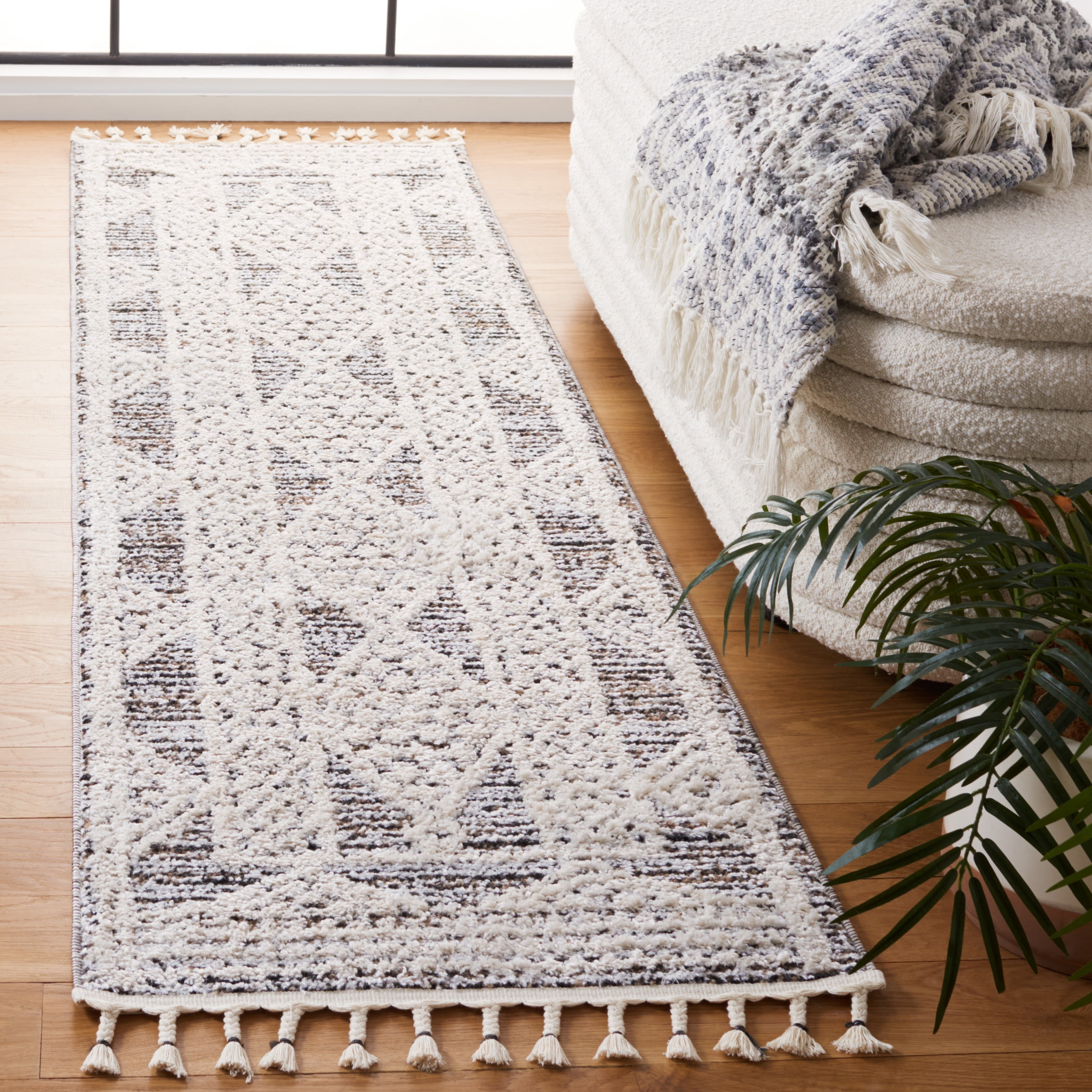 Diamond Runner Rug SAFAVIEH Chapel Maiara Diamond Runner Rug, Black/Ivory, 2'2