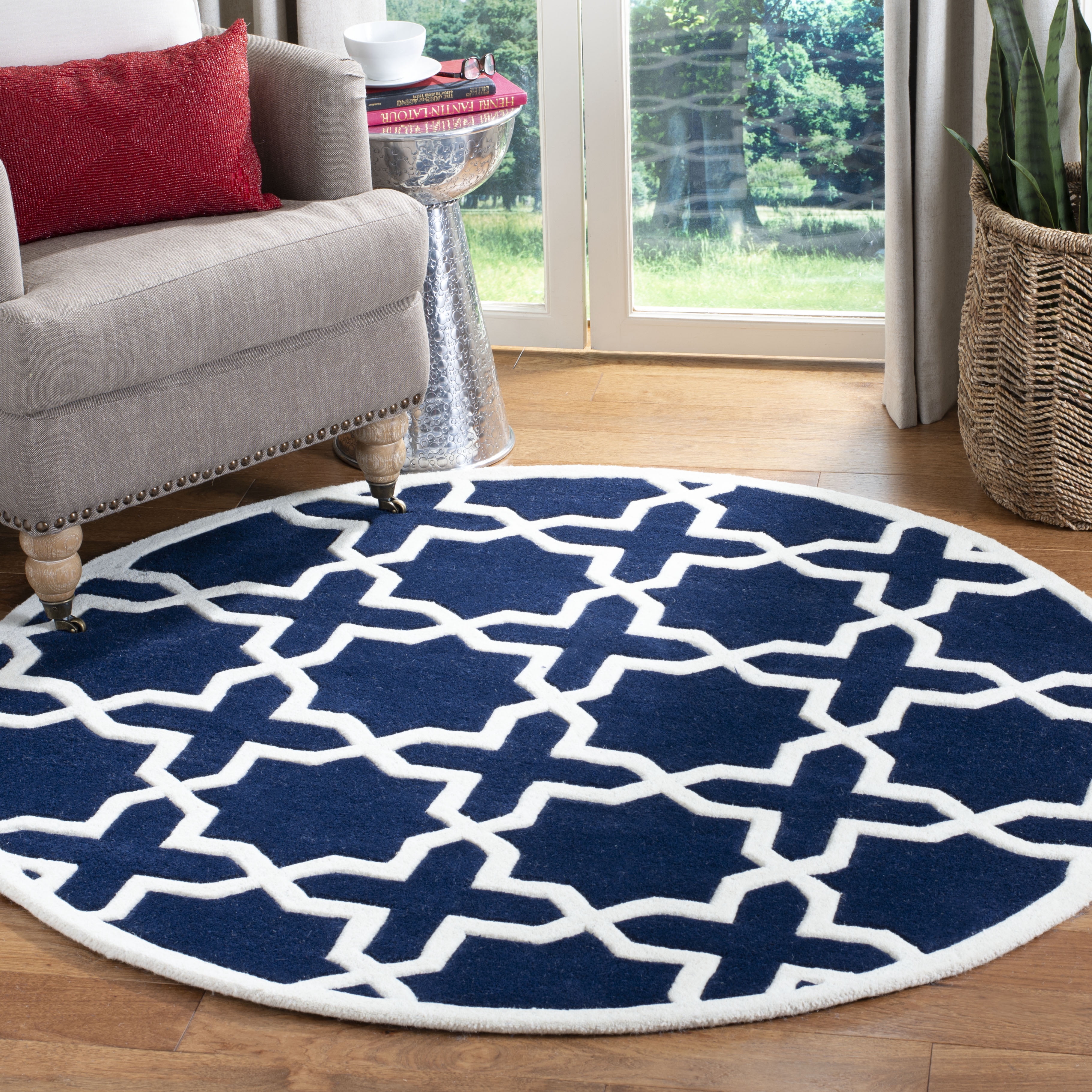 SAFAVIEH Chatham Giovanni Geometric Wool Area Rug, Dark Blue/Ivory, 5' x 5' Round