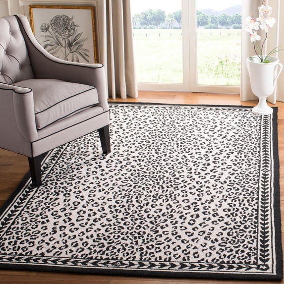 Safavieh Chelsea Doriane Bordered Wool Area Rug, White/Black, 3'9" x 5'9"