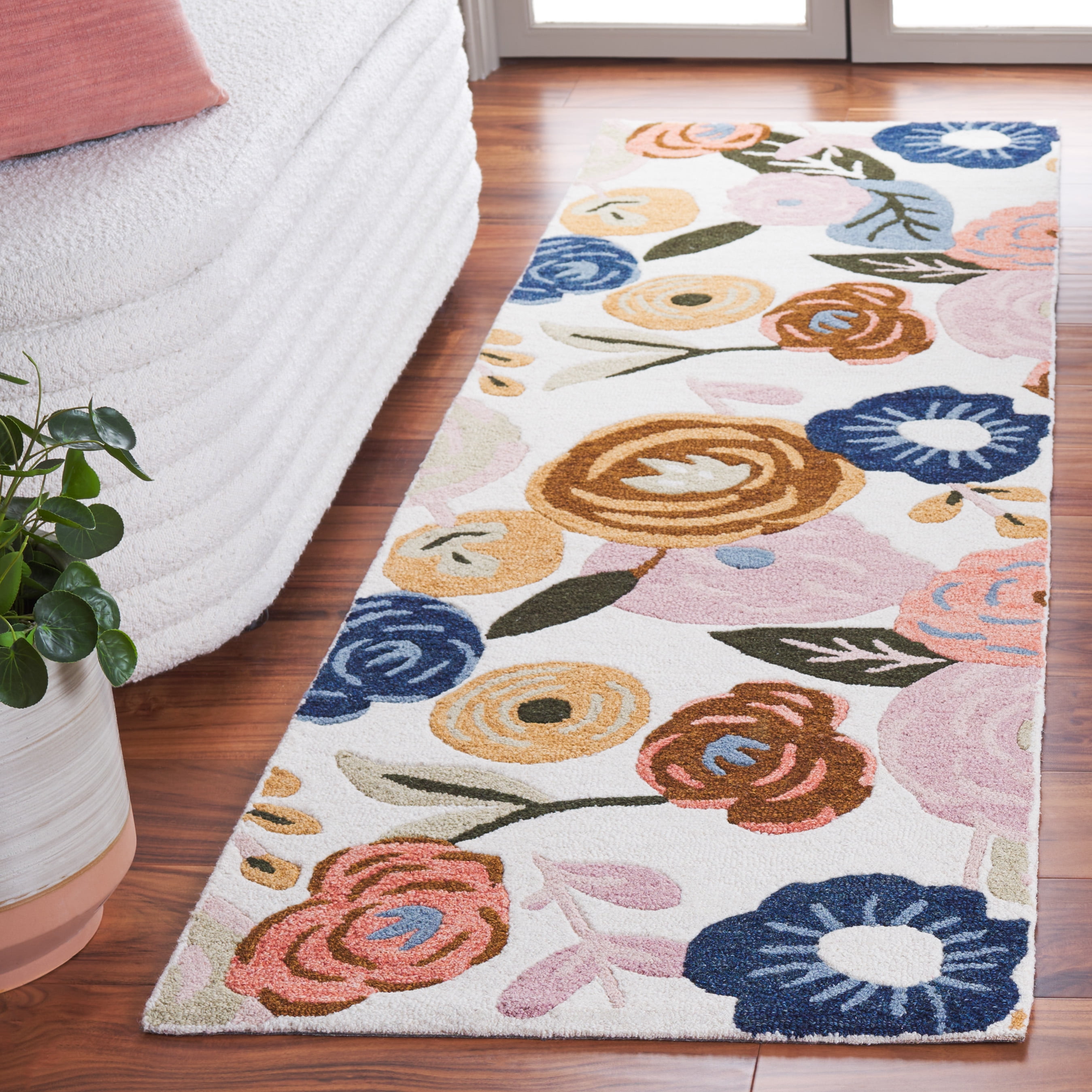 Safavieh Chelsea Florence Floral Runner Rug, Ivory/Pink, 2'3" x 8'
