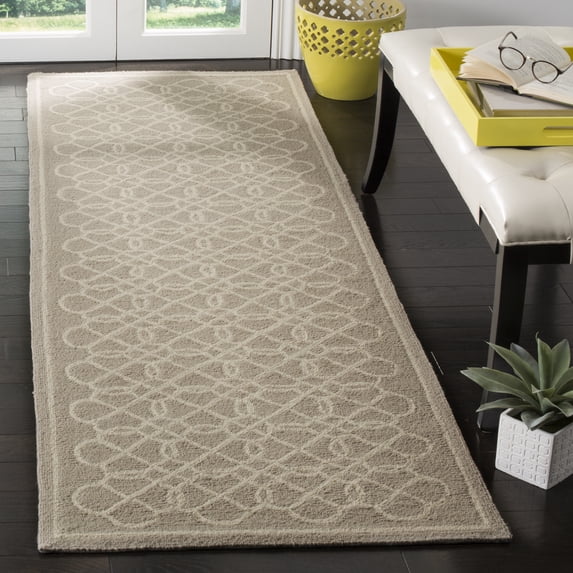 Safavieh Chelsea Sorrel Geometric Runner Rug, Tan/Ivory, 2'6" x 8'