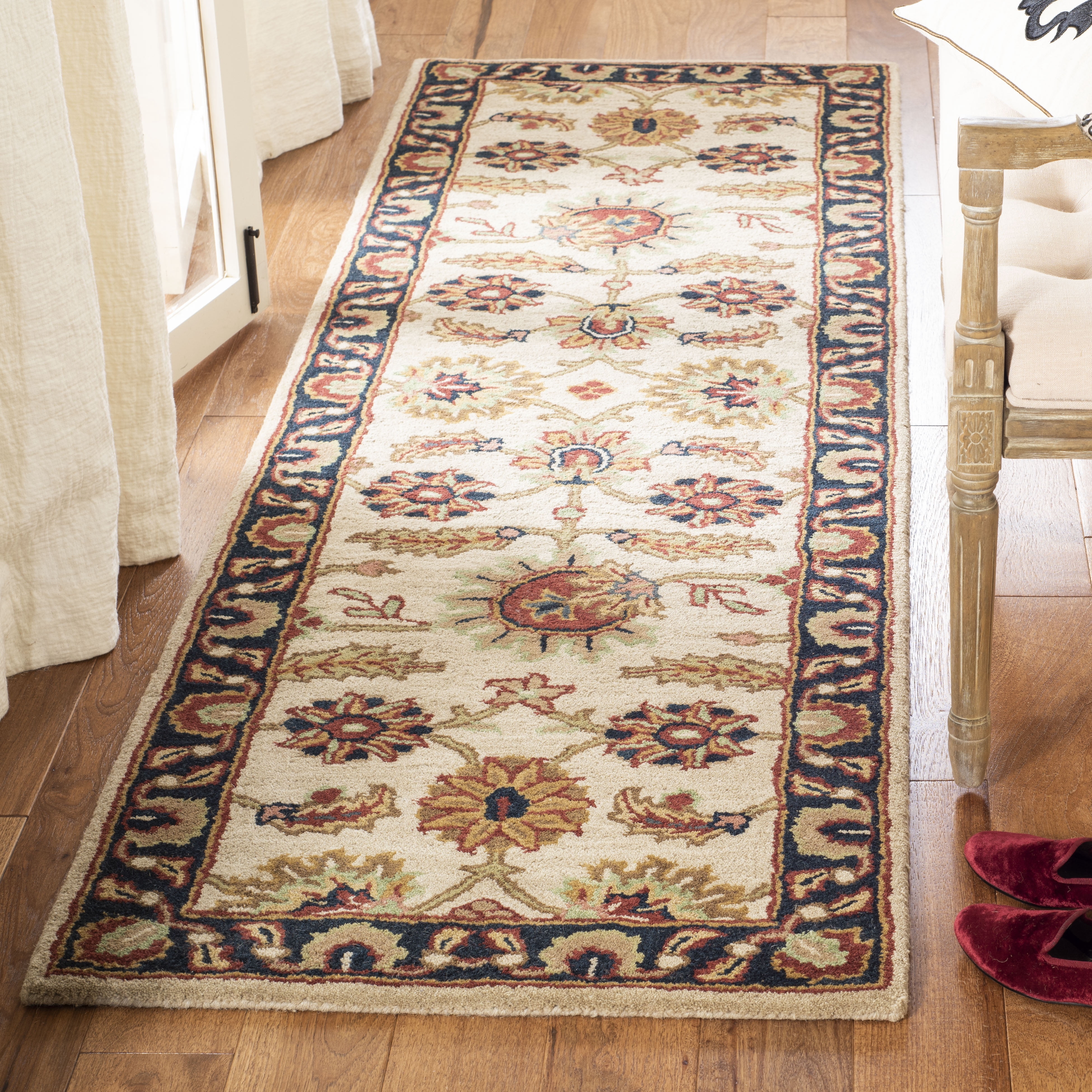 SAFAVIEH Classic Fredrick Oriental Wool Runner Rug, Ivory/Navy, 2'3" x 12'