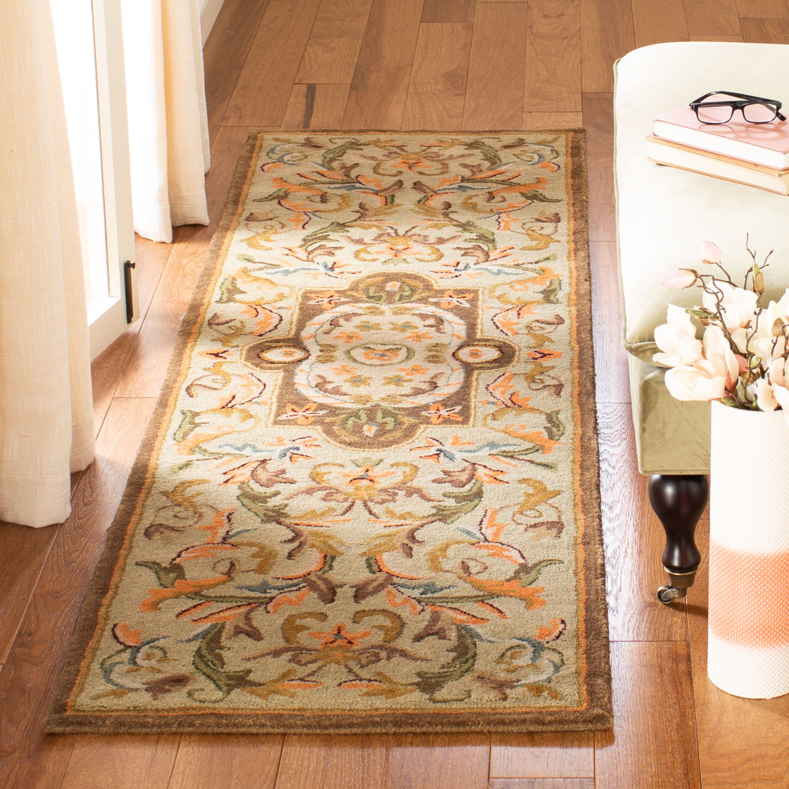 SAFAVIEH Classic Kirsteen Oriental Wool Runner Rug, Beige/Olive, 2'3" x 12'