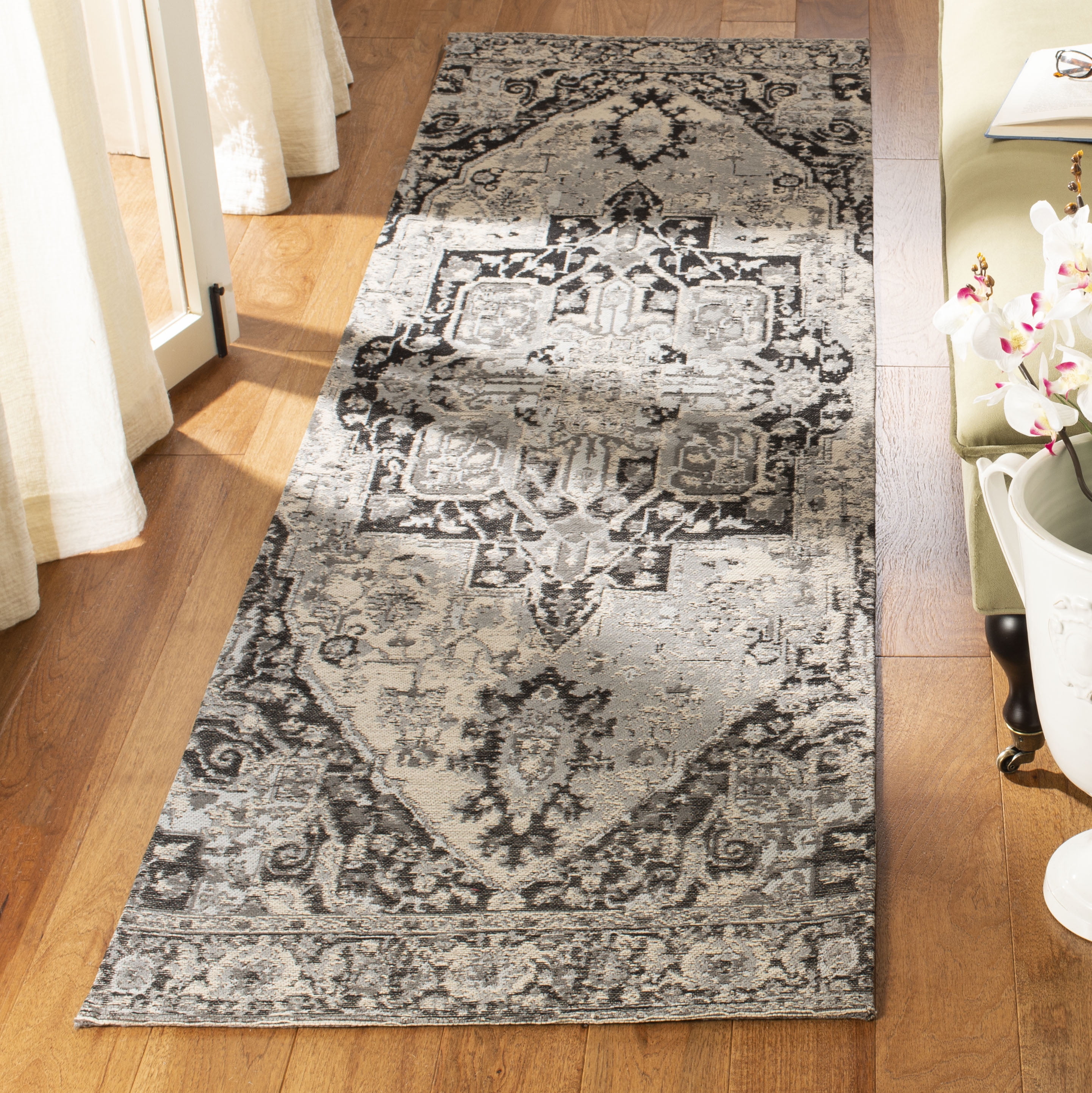 SAFAVIEH Classic Vintage Atanas Floral Bordered Polyester Runner Rug ...