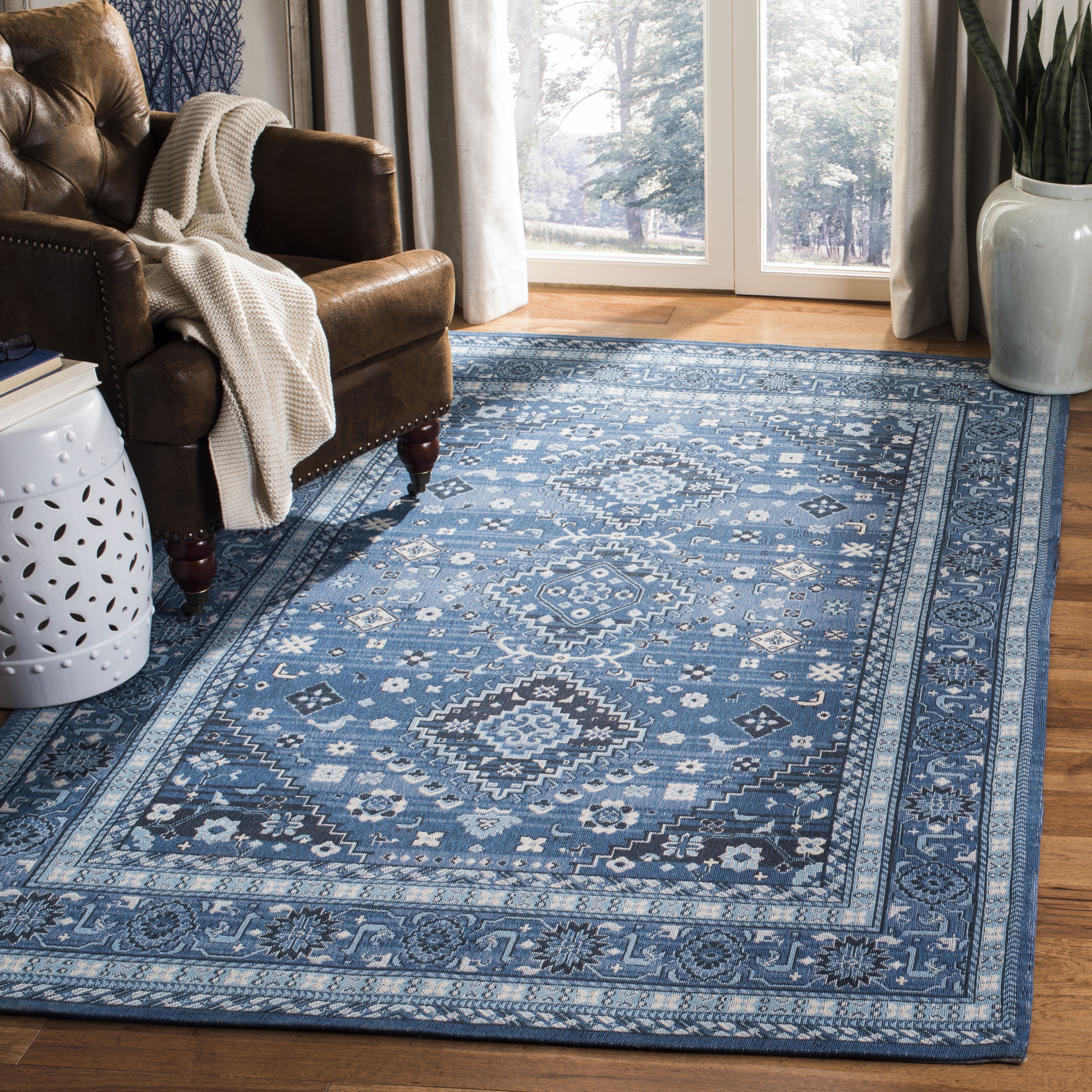SAFAVIEH Classic Vintage Tristen Geometric Polyester Area Rug, Blue/Charcoal, 6' x 9'