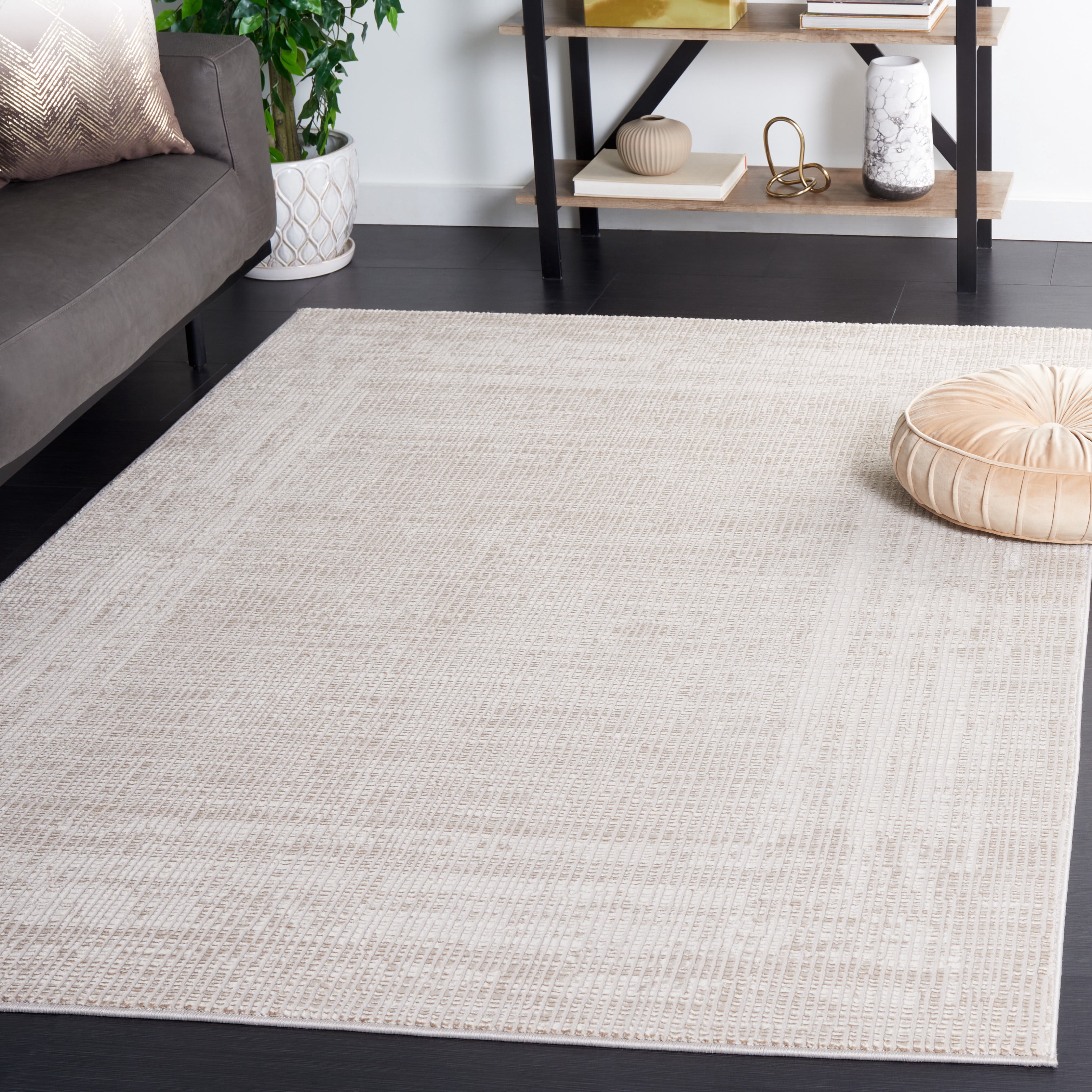 SAFAVIEH Continental Lecia Distressed Area Rug, Ivory/Beige, 4' x 6'