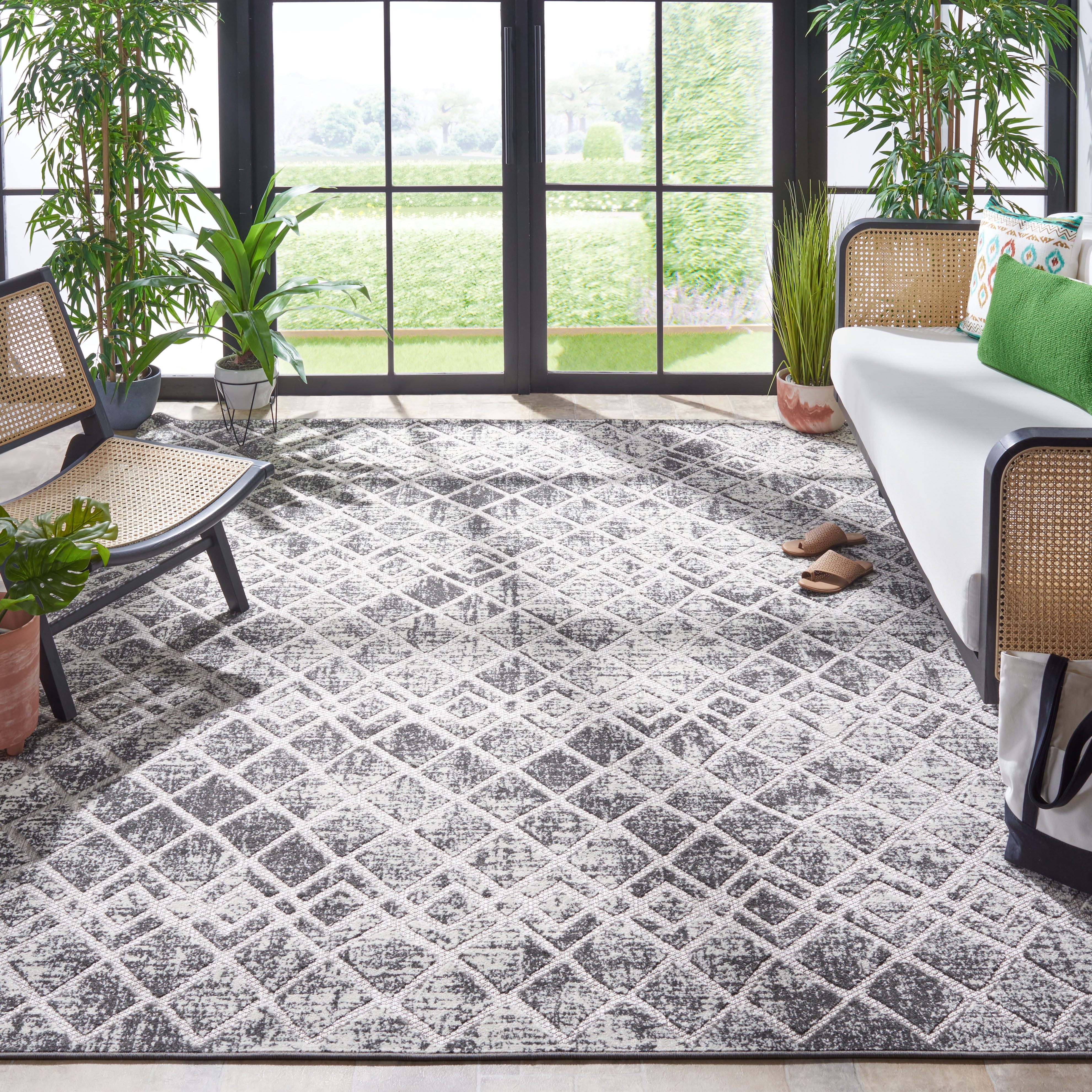 SAFAVIEH Cottage Jytte Geometric Indoor/Outdoor Area Rug, Grey, 6'7" x 6'7" Square