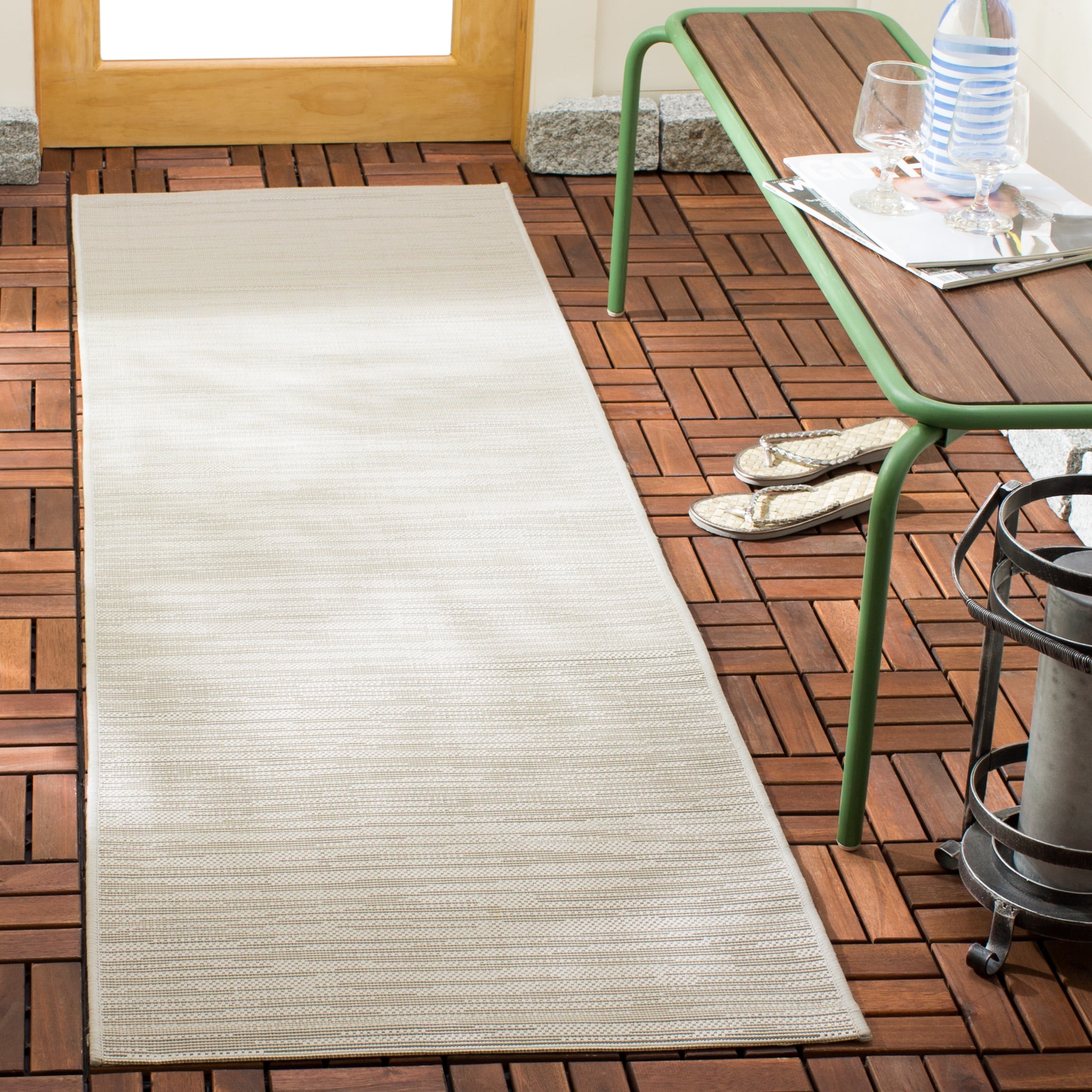 Safavieh Courtyard Alana Geometric Indoor/Outdoor Runner Rug, Light Gray, 2'3" x 10'