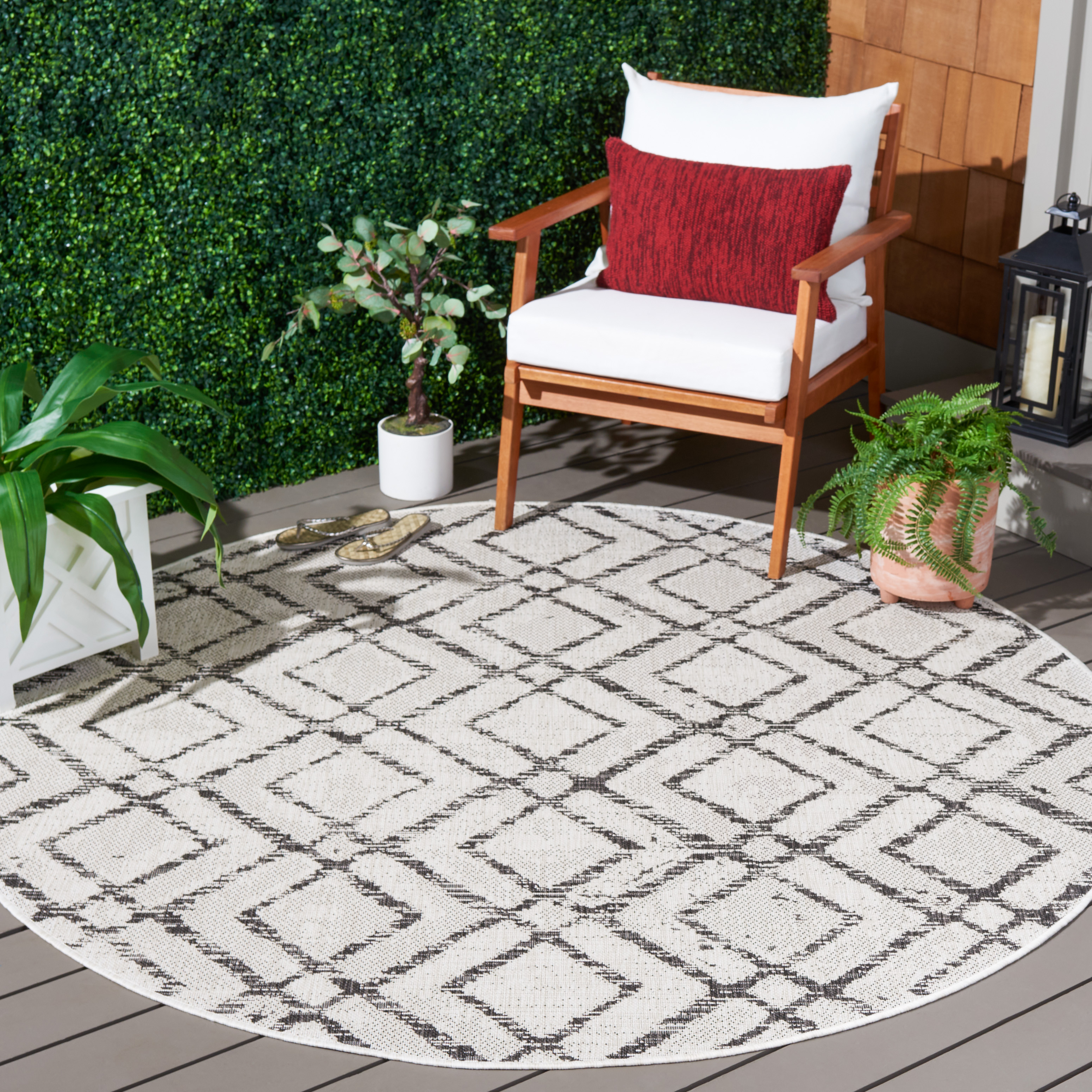 Safavieh Courtyard Alexa Geometric Indoor/Outdoor Area Rug, Ivory/Black, 6'7" x 6'7" Round