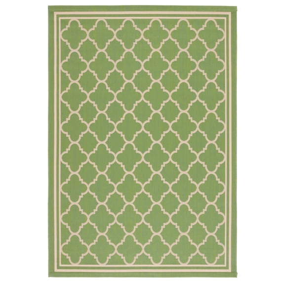 Safavieh Courtyard Alina Geometric Quatrefoil Indoor/Outdoor Area Rug, Green/Beige, 4' x 5'7"