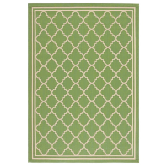 Safavieh Courtyard Alina Geometric Quatrefoil Indoor/Outdoor Area Rug, Green/Beige, 5'3" x 7'7"