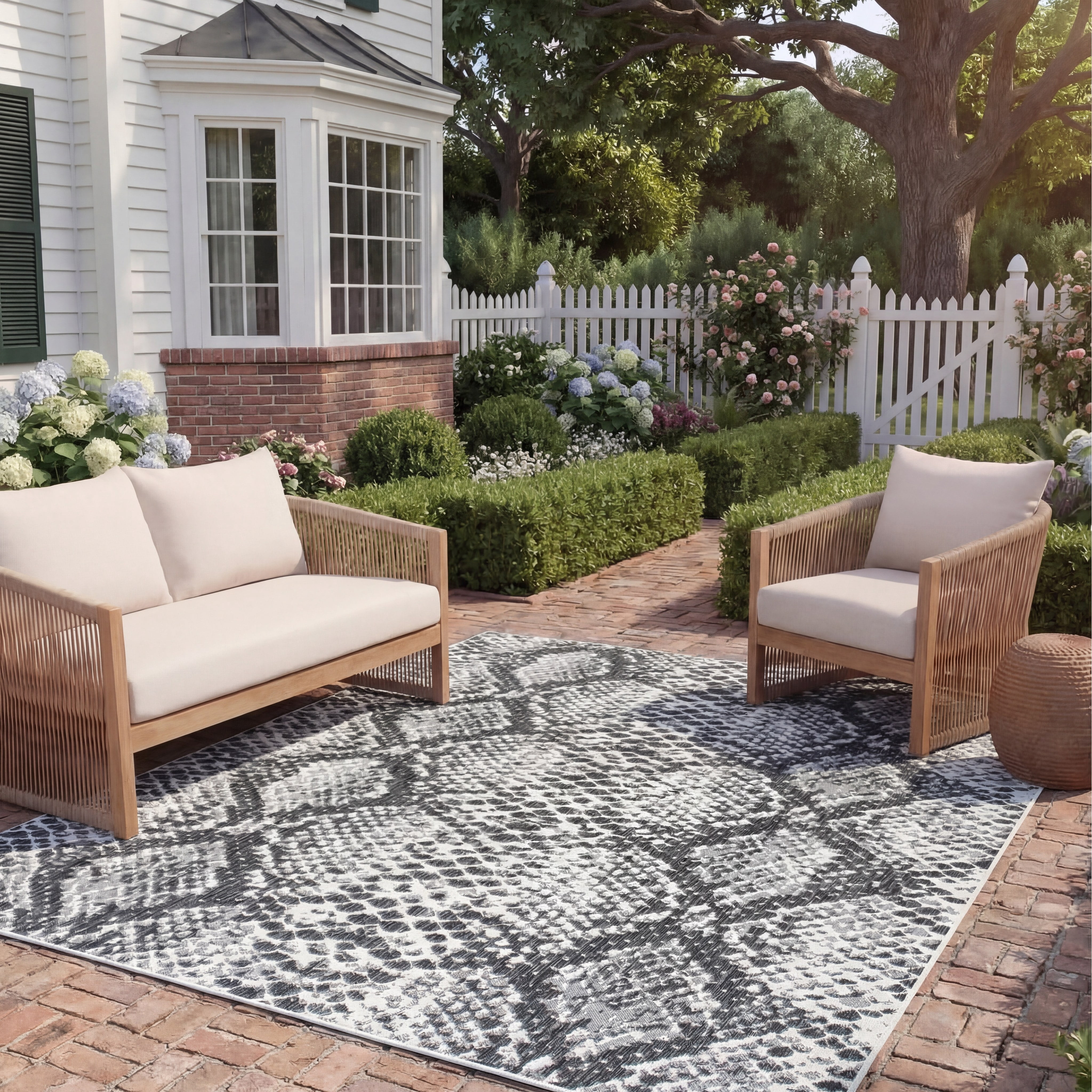 Safavieh Courtyard Alphonse Animal Indoor/Outdoor Area Rug, Gray/Black, 6'7" x 6'7" Square