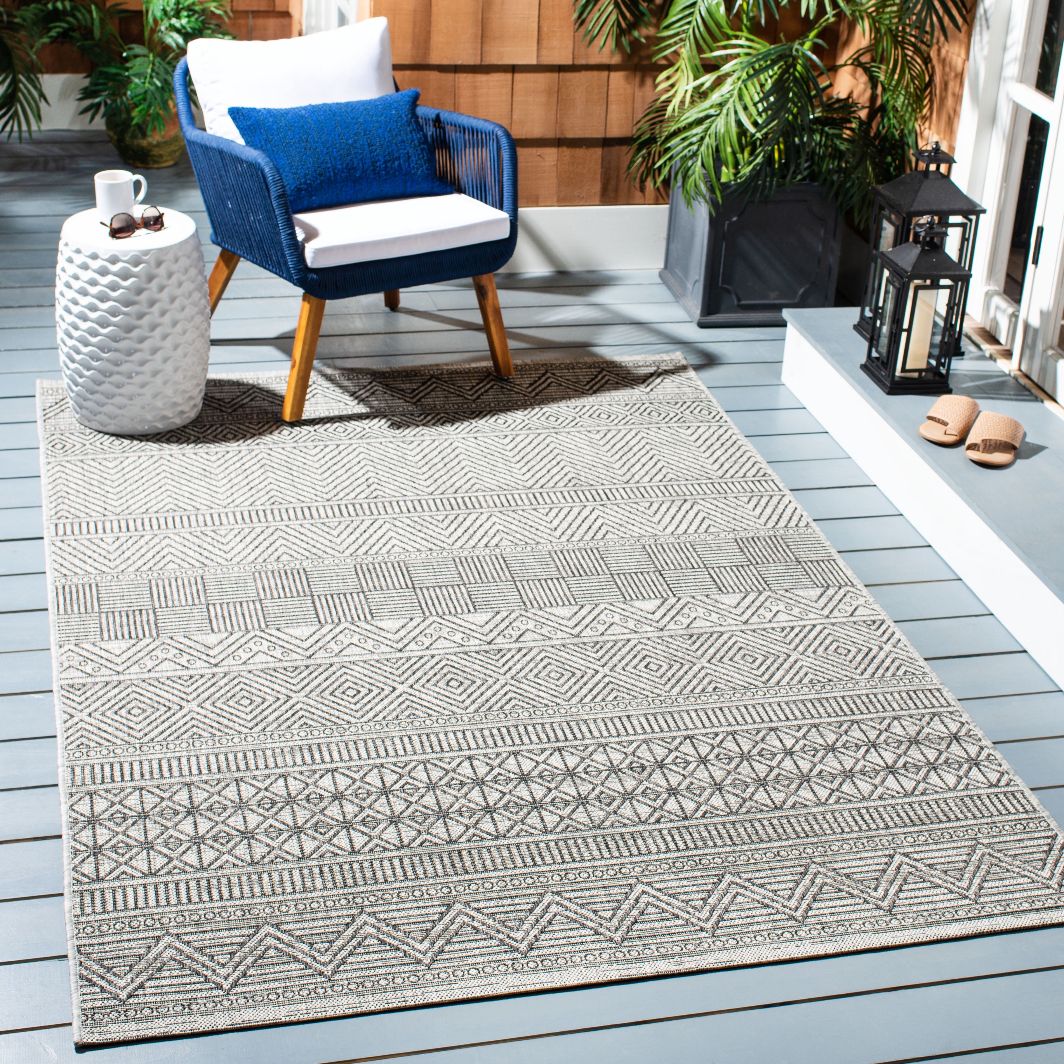 Safavieh Courtyard Altan Geometric Indoor/Outdoor Area Rug, Black/Gray, 5'3" x 5'3" Square