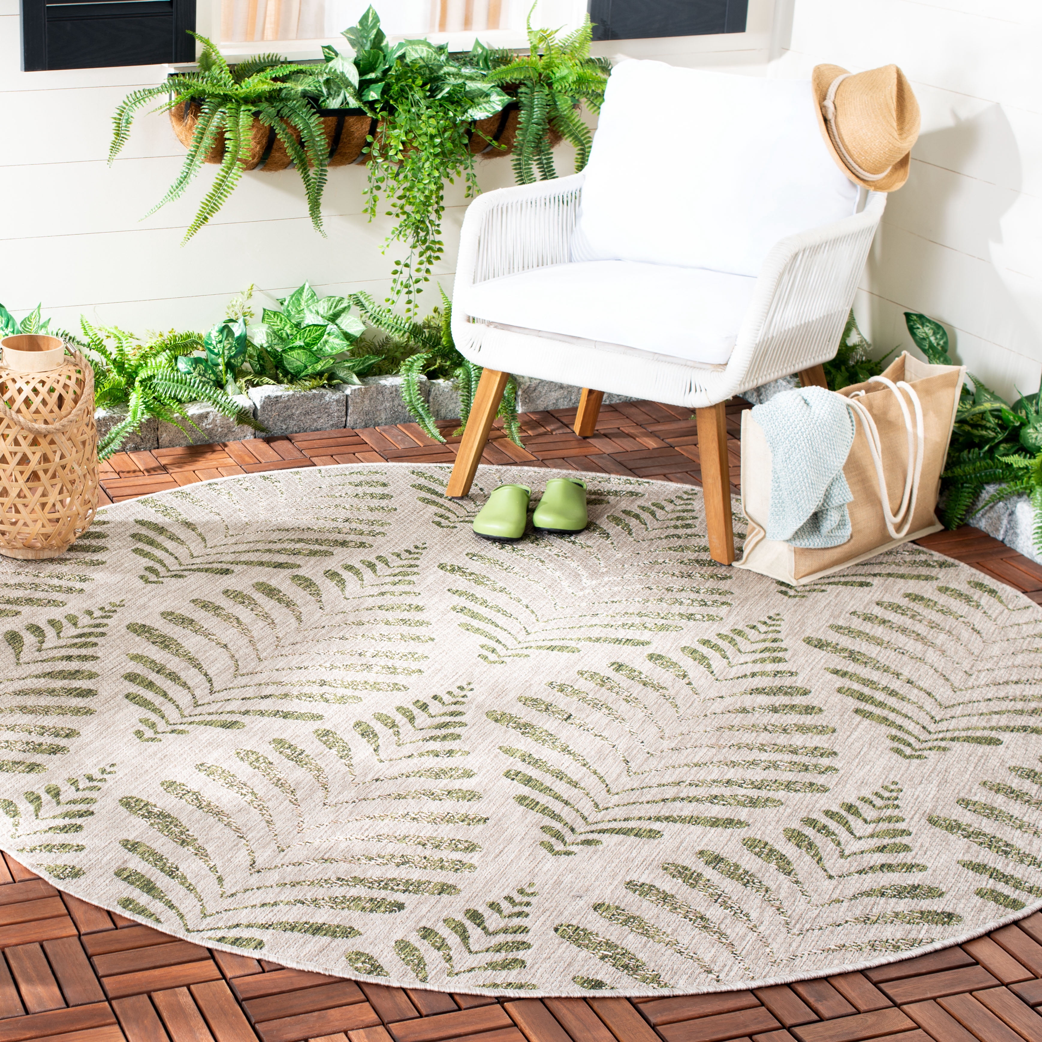 SAFAVIEH Courtyard Asher Geometric Indoor/Outdoor Area Rug, 6'7" x 6'7" Round, Beige/Green