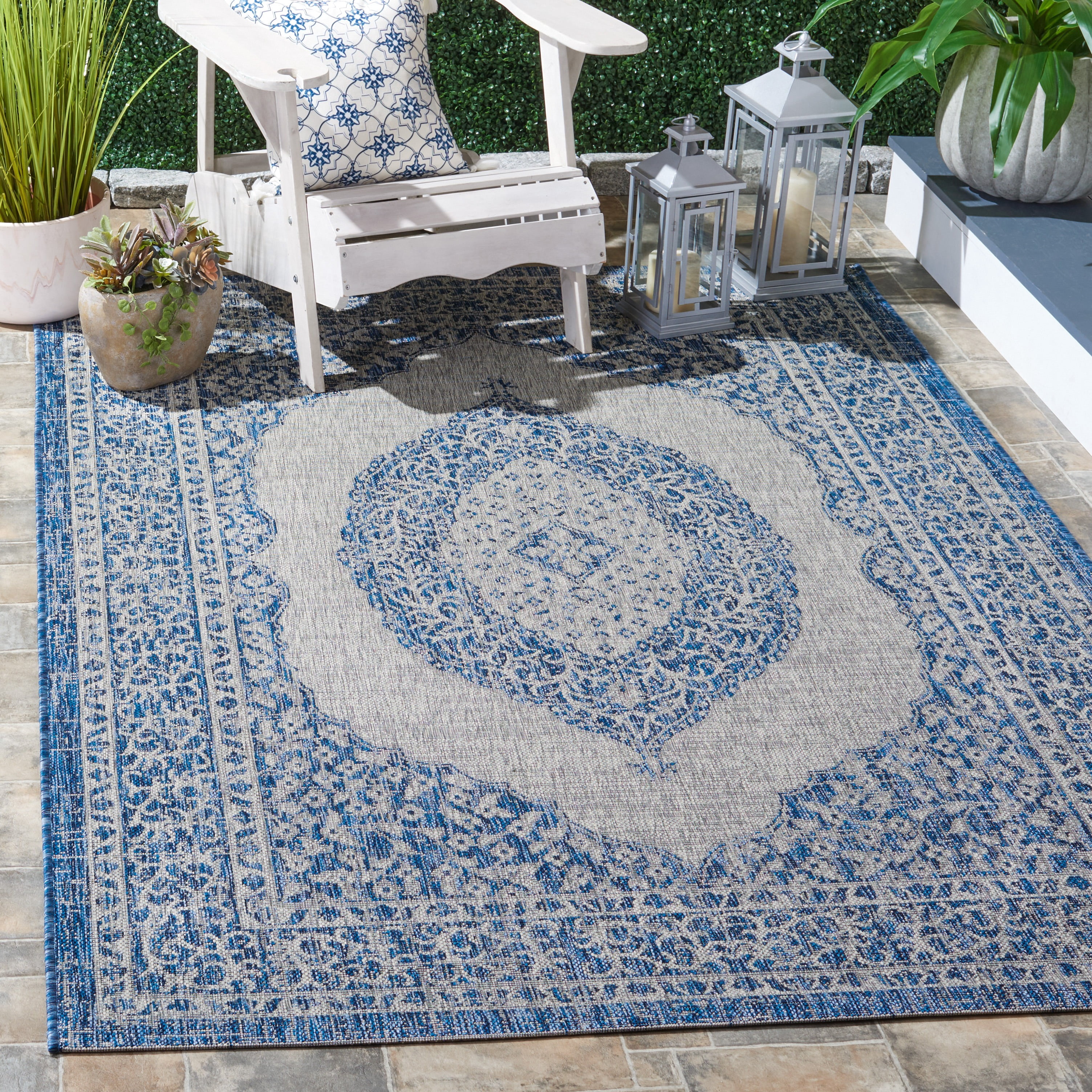 SAFAVIEH Courtyard Avi Traditional Indoor/Outdoor Area Rug, 9' x 12', Light Grey/Blue