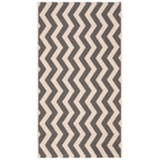 Safavieh Courtyard Ayden Chevron Indoor/Outdoor Area Rug, Gray/Beige, 2'7" x 5'