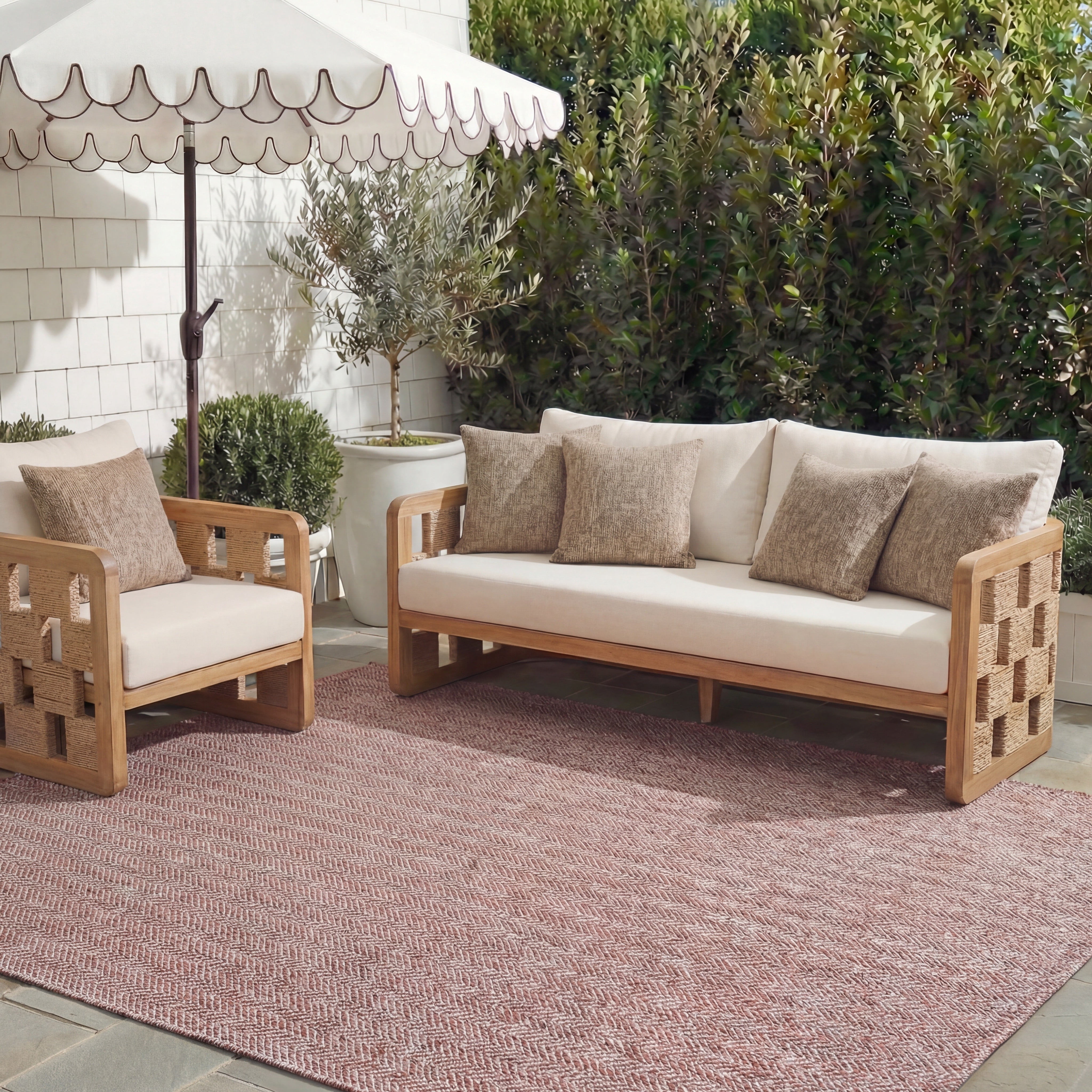 Safavieh Courtyard Blazhe Chevron Indoor/Outdoor Area Rug, Red/Beige, 4' x 5'7"