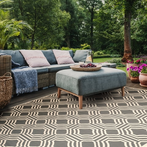 Safavieh Courtyard Brooklyn Geometric Indoor/Outdoor Area Rug, Anthracite/Beige, 2' x 3'7"