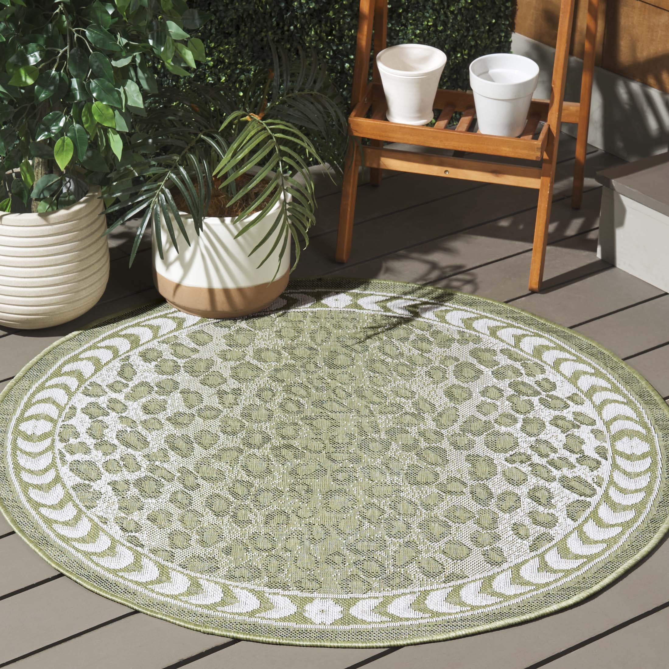 Safavieh Courtyard Candace Spotted Indoor/Outdoor Area Rug, Light Green ...