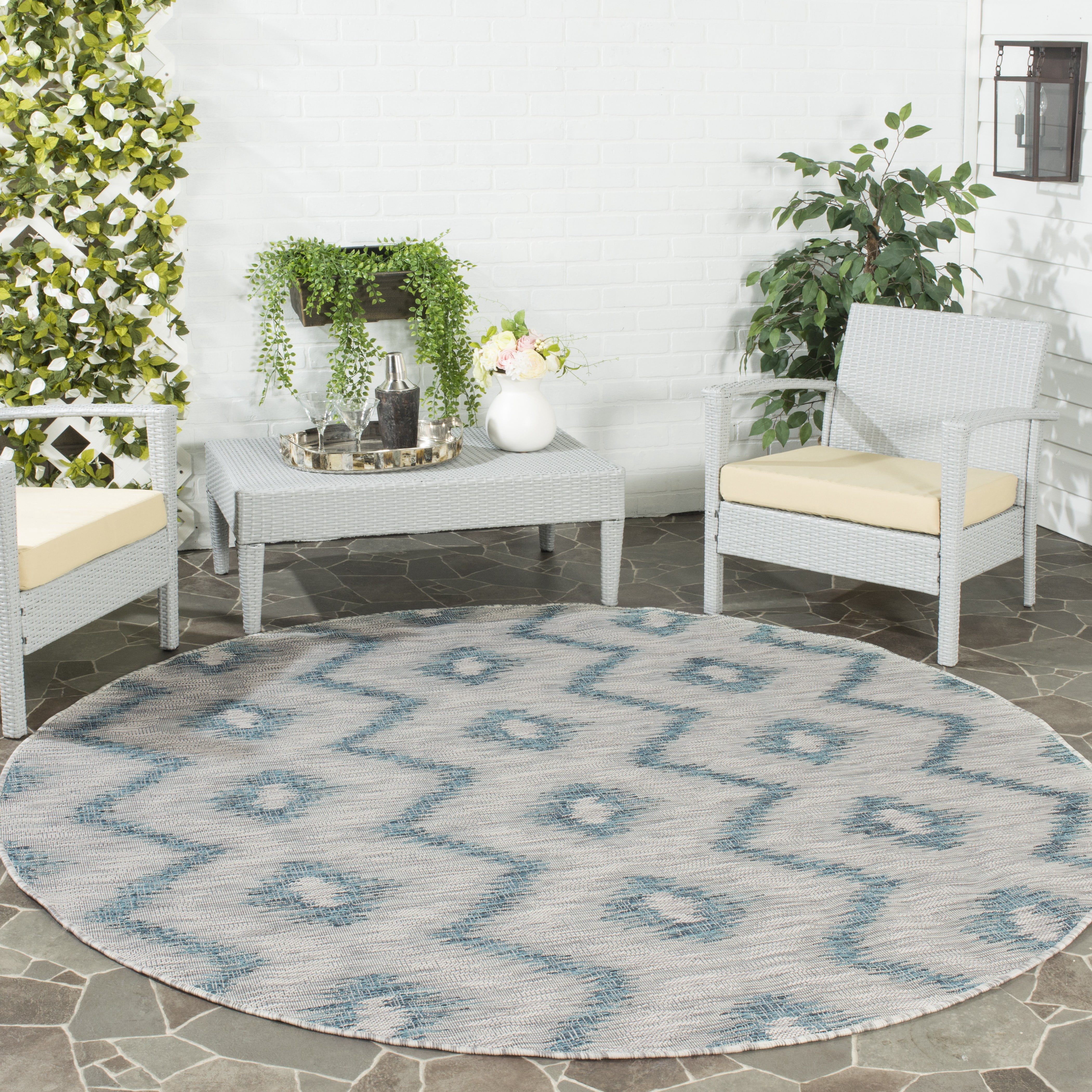 SAFAVIEH Courtyard Clark Chevron Indoor/Outdoor Area Rug, 6'7" x 6'7" Round, Grey/Blue