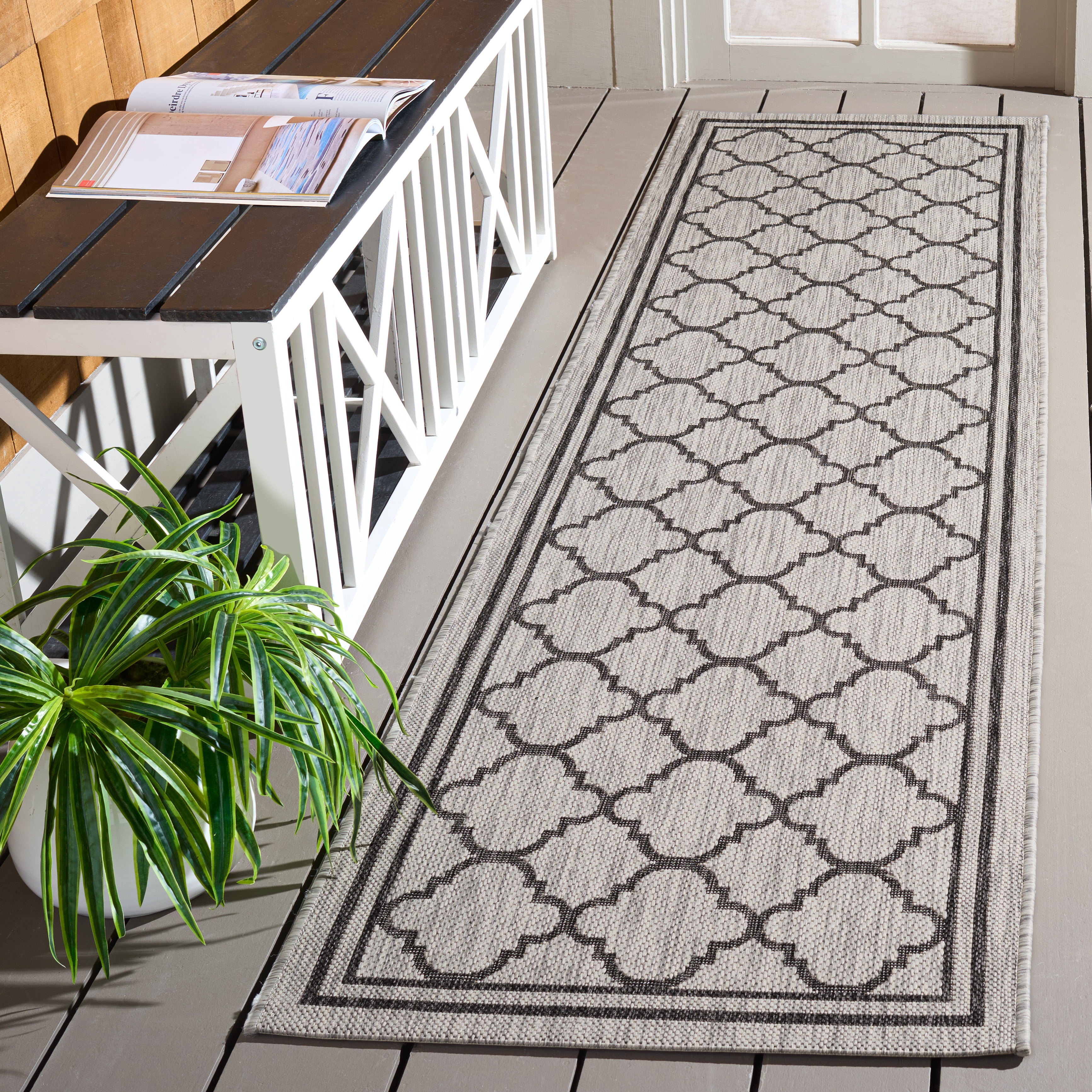 Safavieh Courtyard Claudia Geometric Indoor/Outdoor Runner Rug, Light Gray/Black, 2'3" x 8'